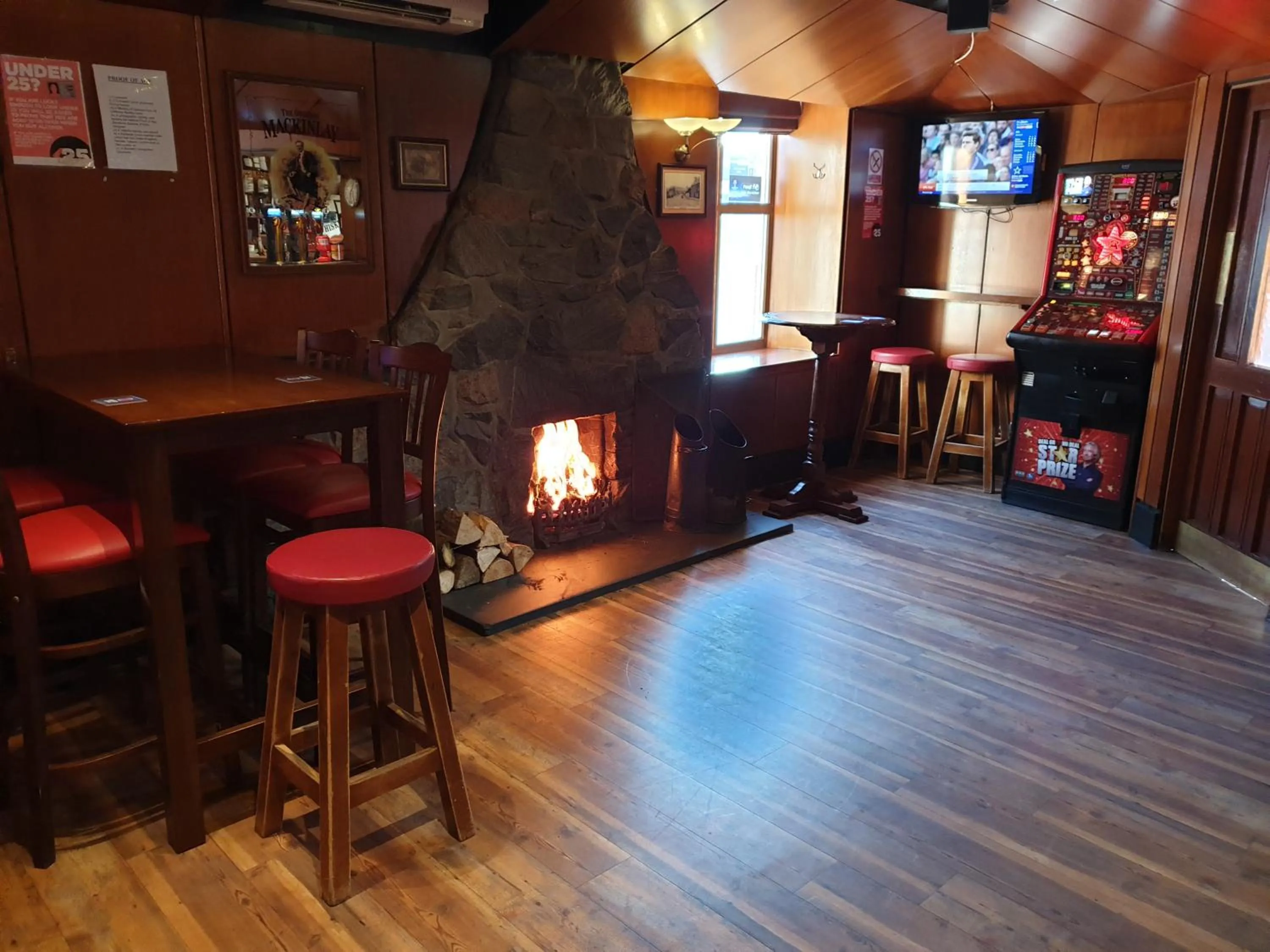 Lounge or bar in Commercial Hotel