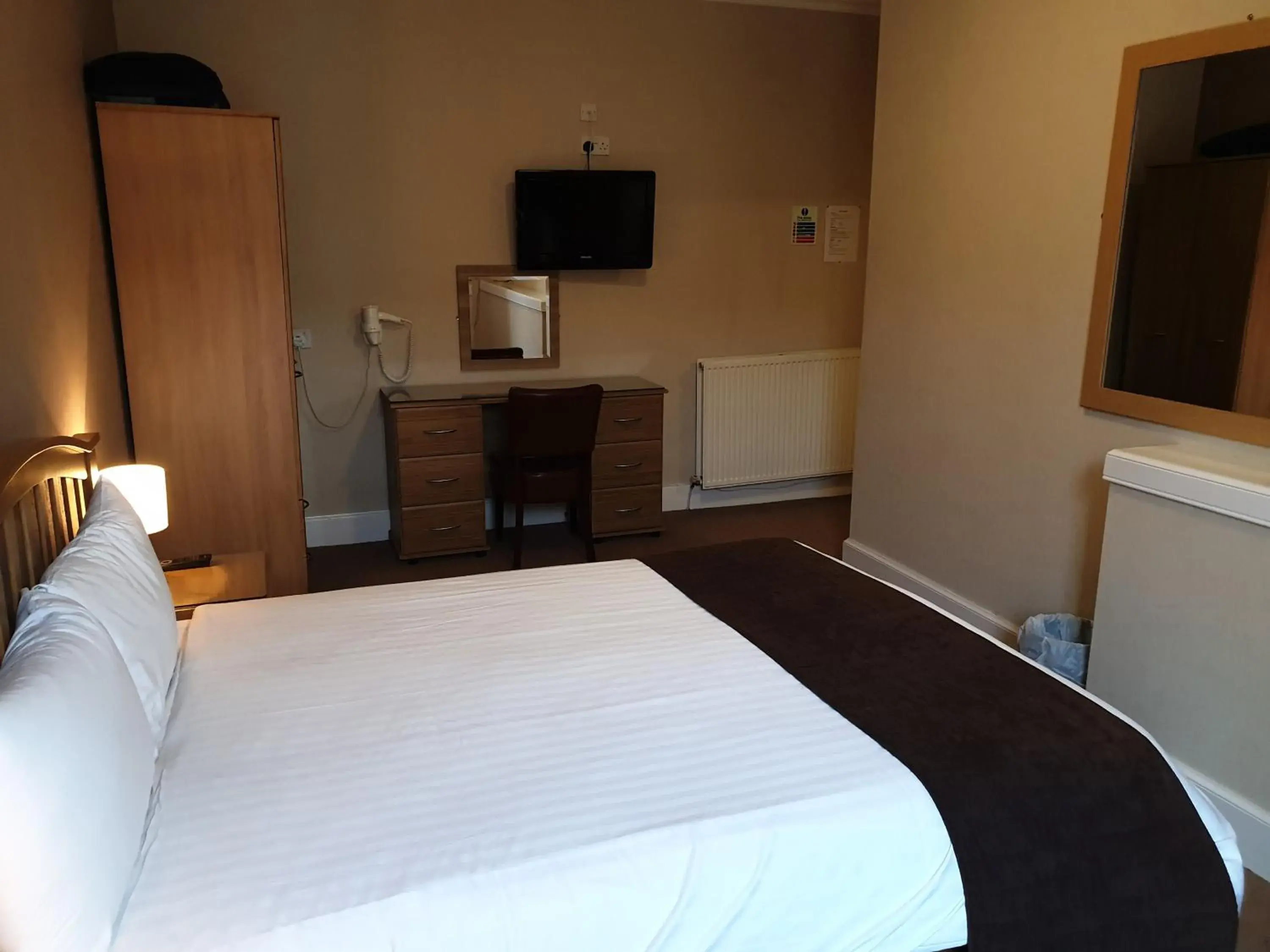 Double Room with Private Bathroom in Commercial Hotel Double Room with Private Bathroom in Commercial Hotel