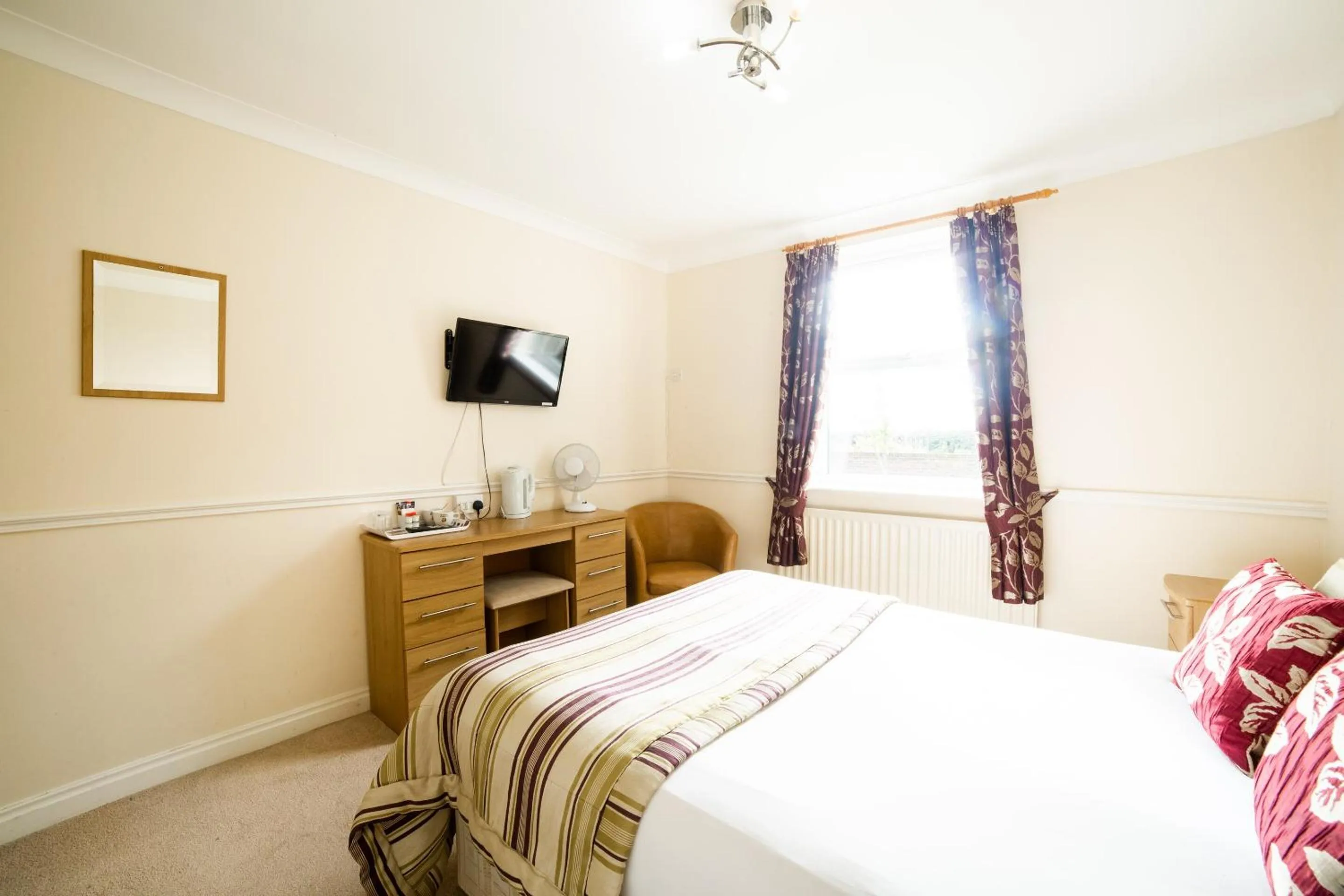 Bedroom in OYO White Horse Lodge Hotel, East Thirsk