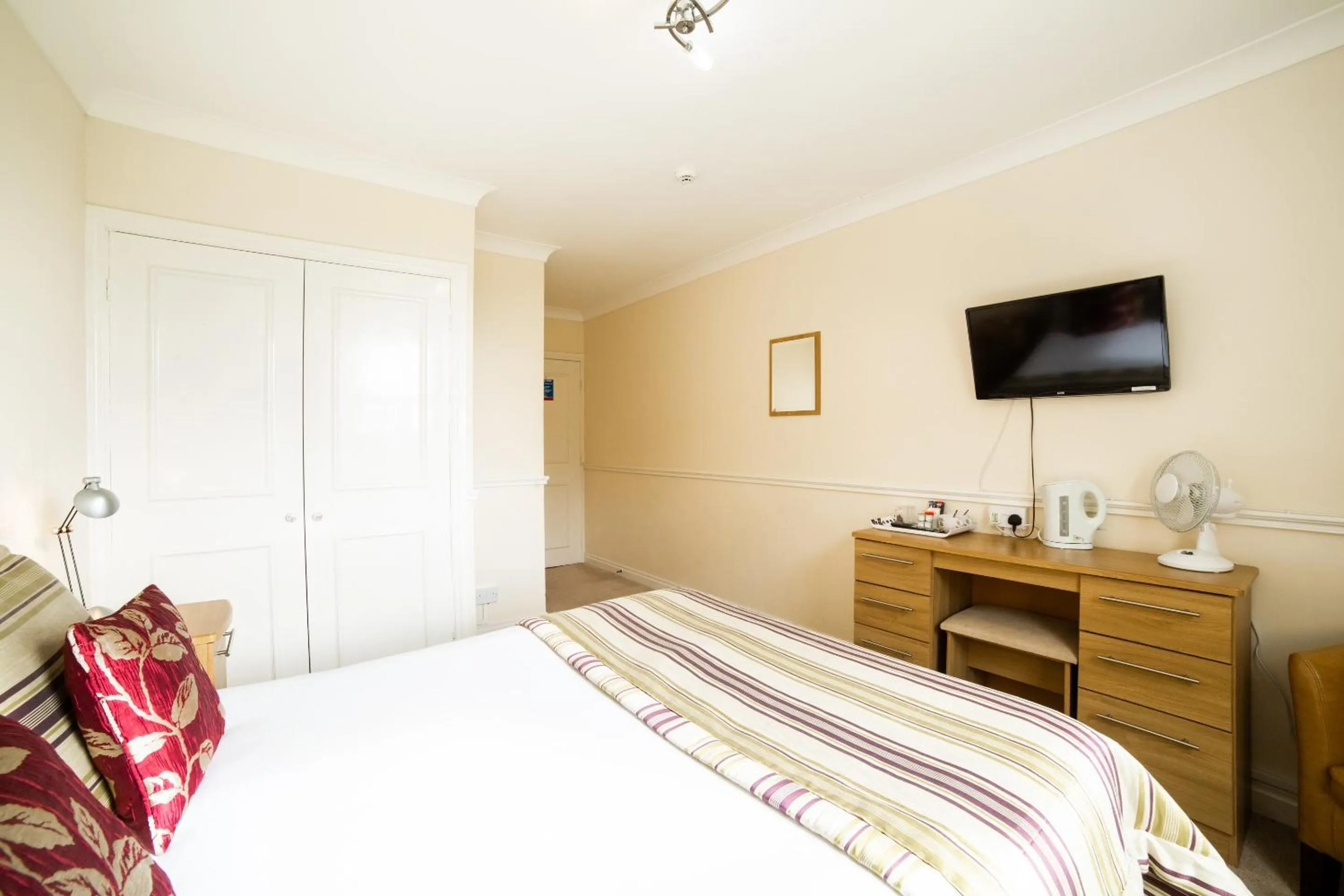 Bedroom in OYO White Horse Lodge Hotel, East Thirsk