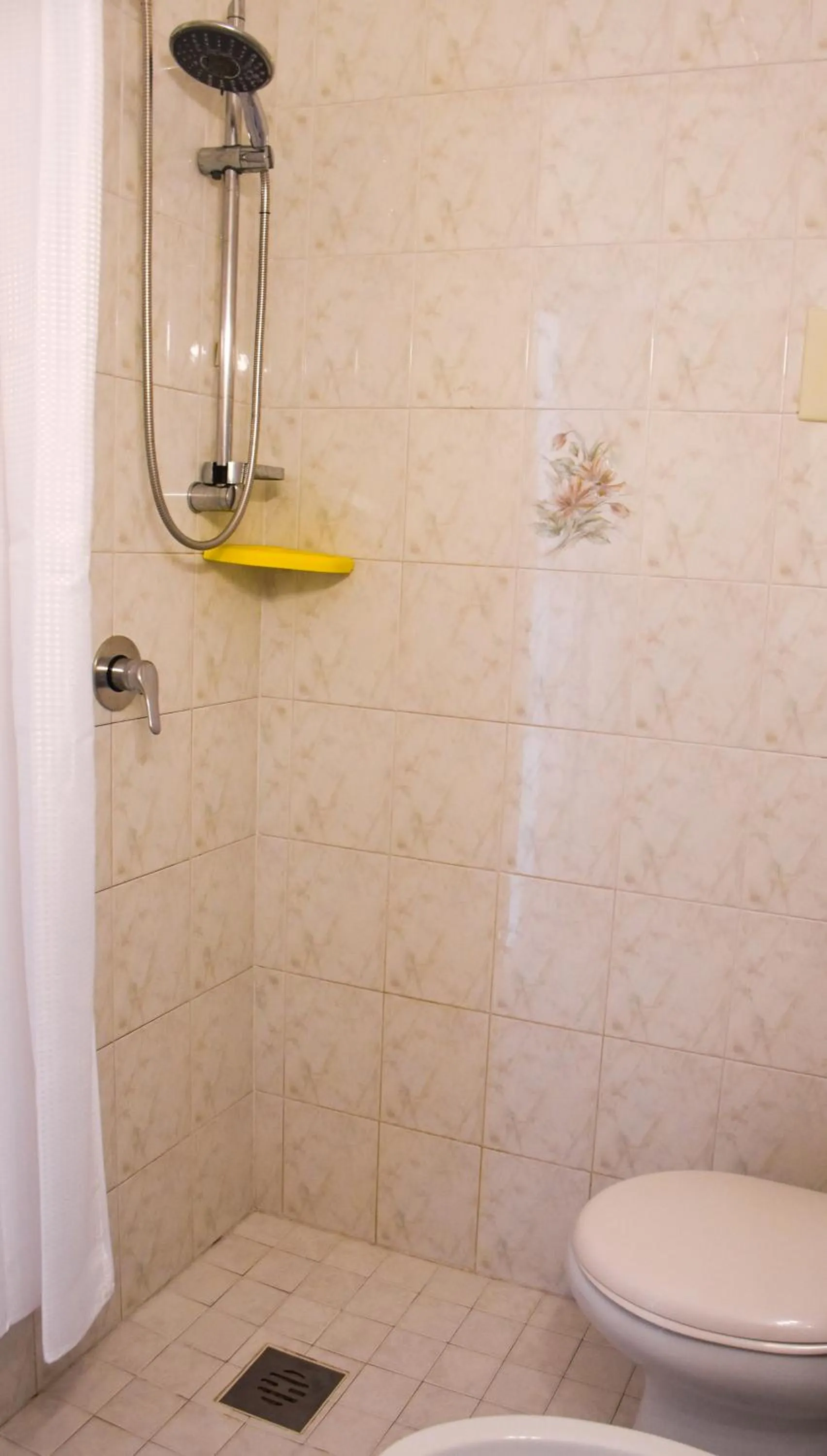 Shower in Hotel Umberto