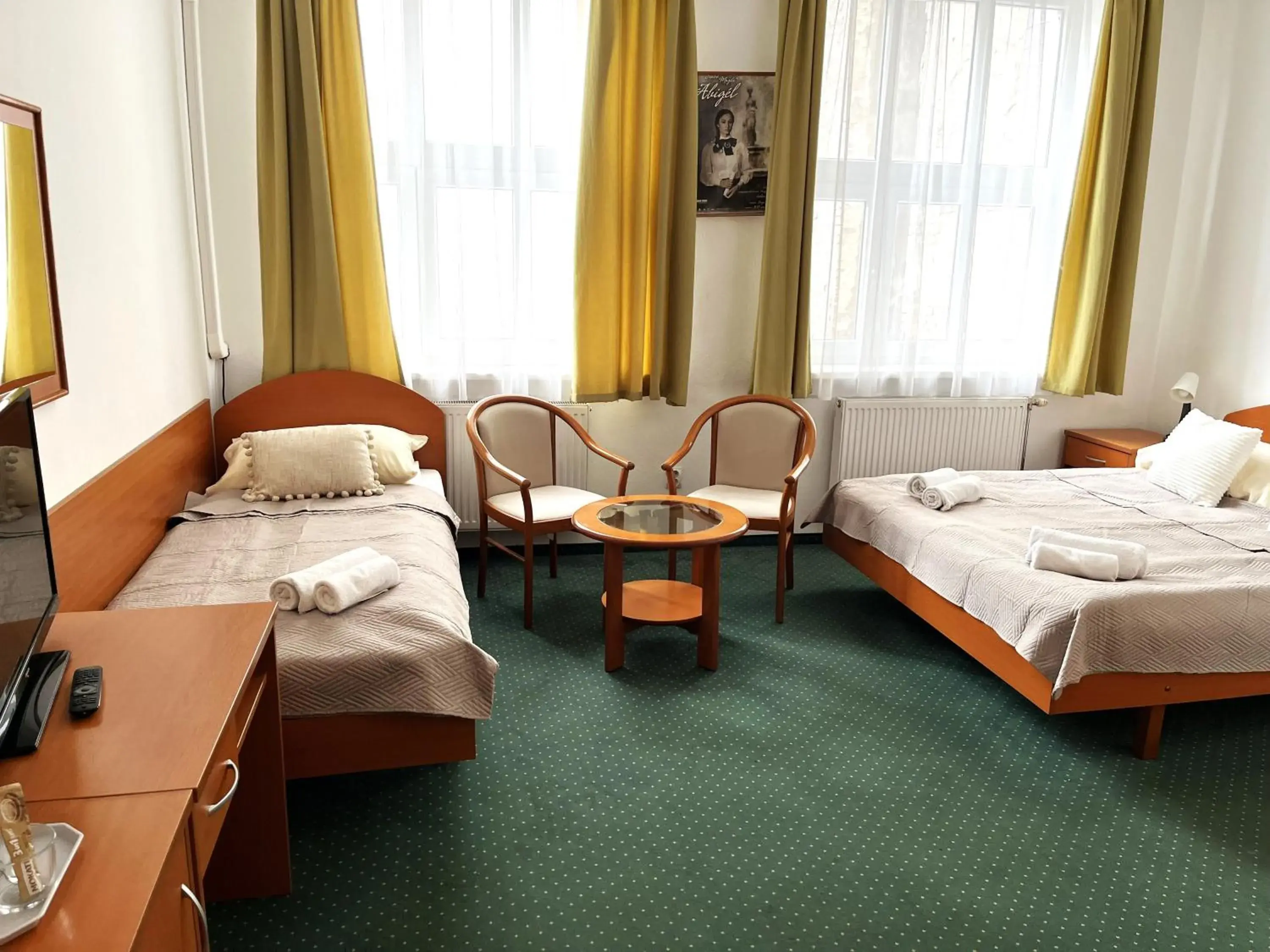 Triple Room in Broadway Guesthouse Triple Room in Broadway Guesthouse