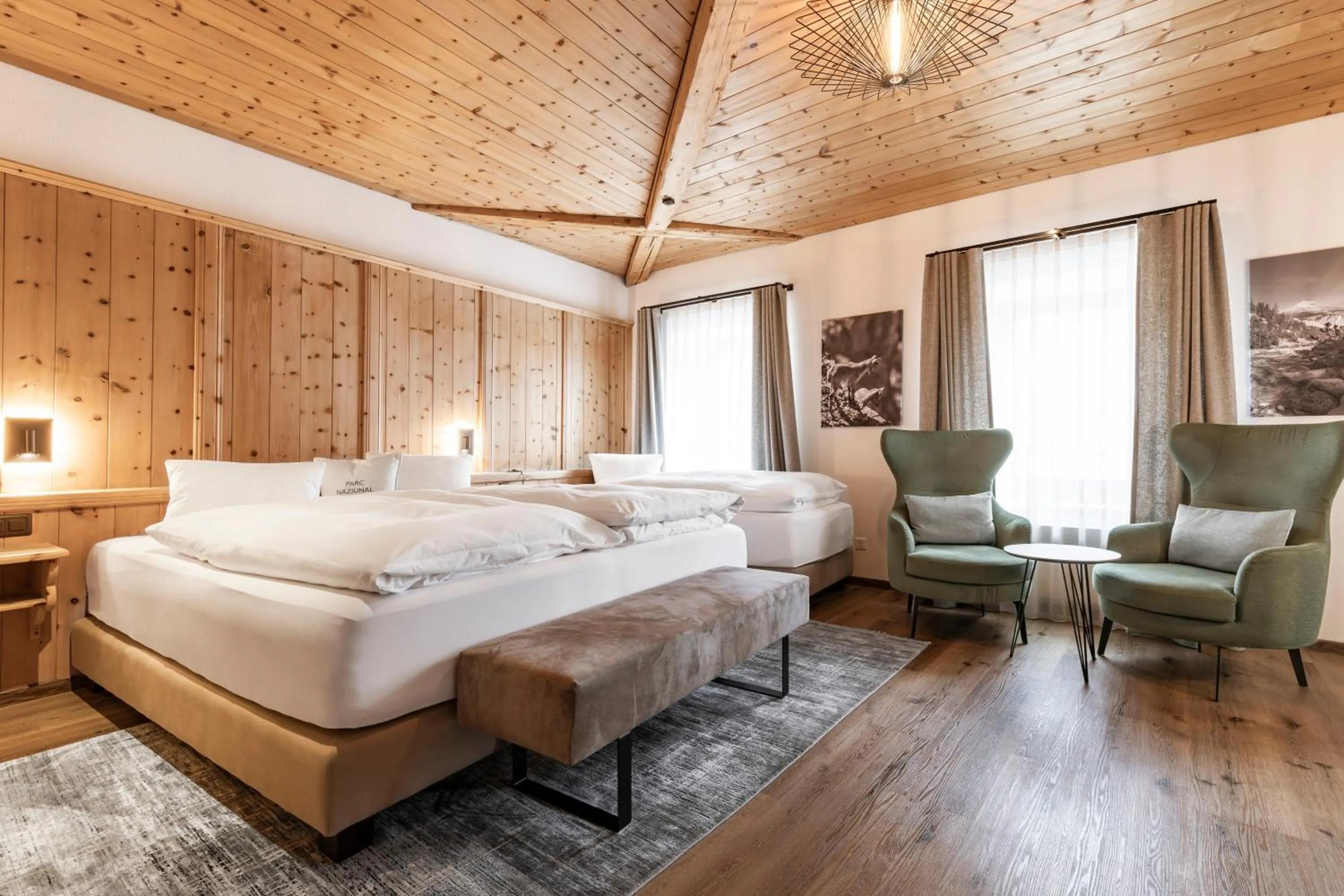 Photo of the whole room, Bed in Hotel Baer & Post Zernez