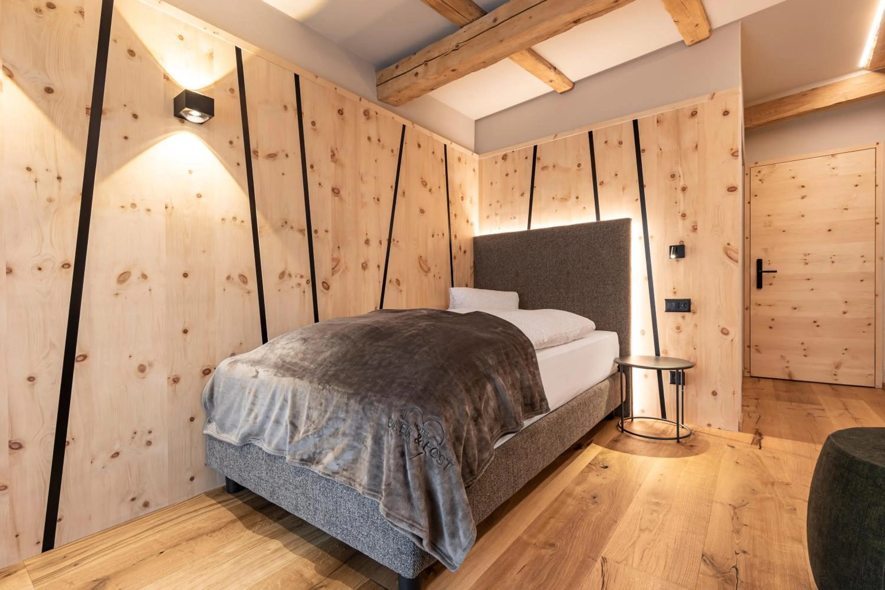 Photo of the whole room, Bed in Hotel Baer & Post Zernez