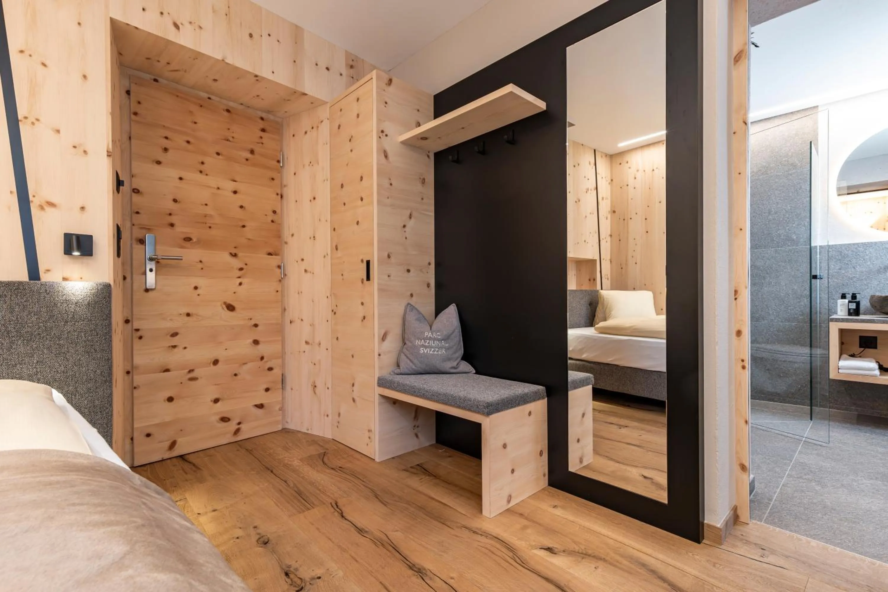 Photo of the whole room, Bed in Hotel Baer & Post Zernez