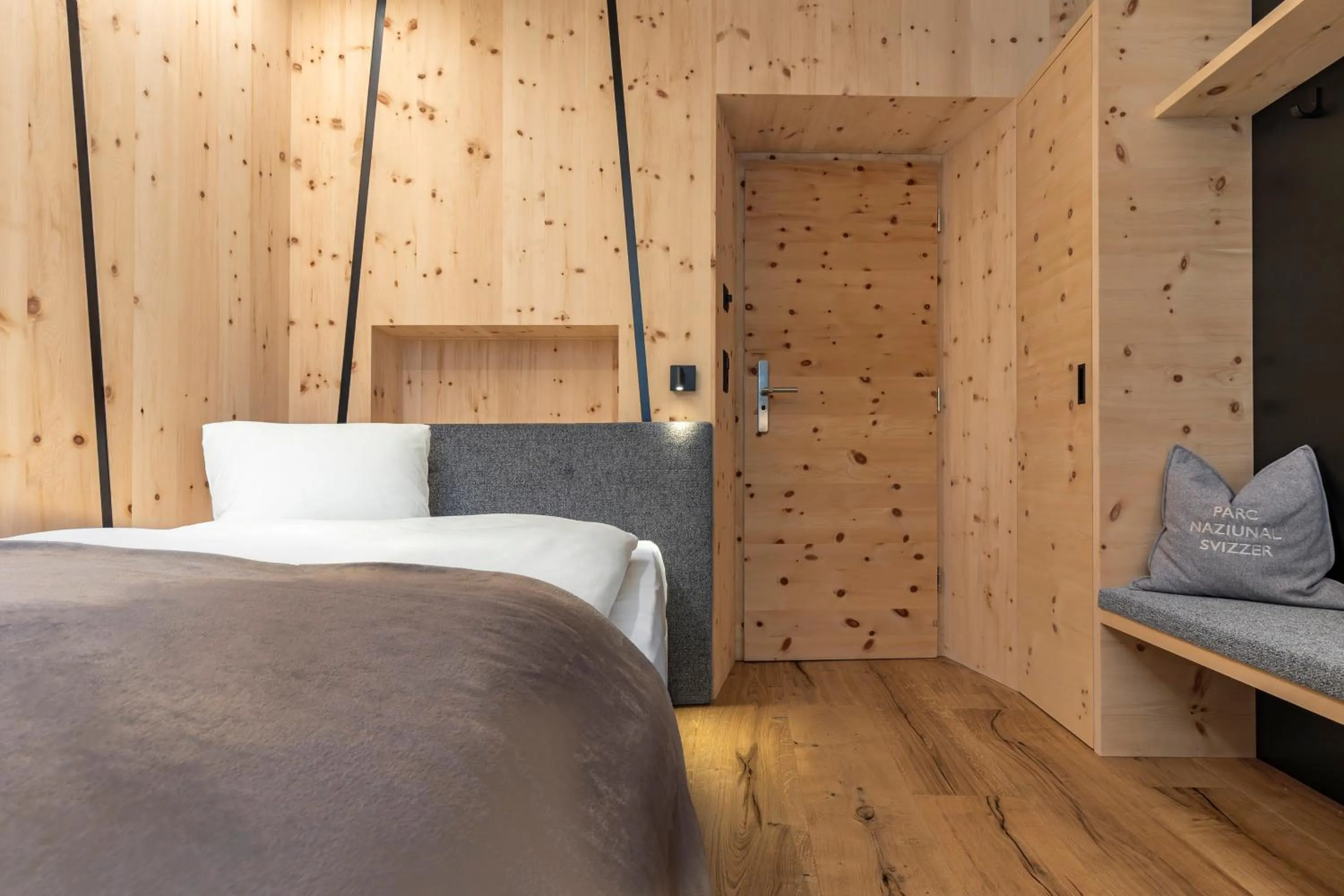 Photo of the whole room, Bed in Hotel Baer & Post Zernez