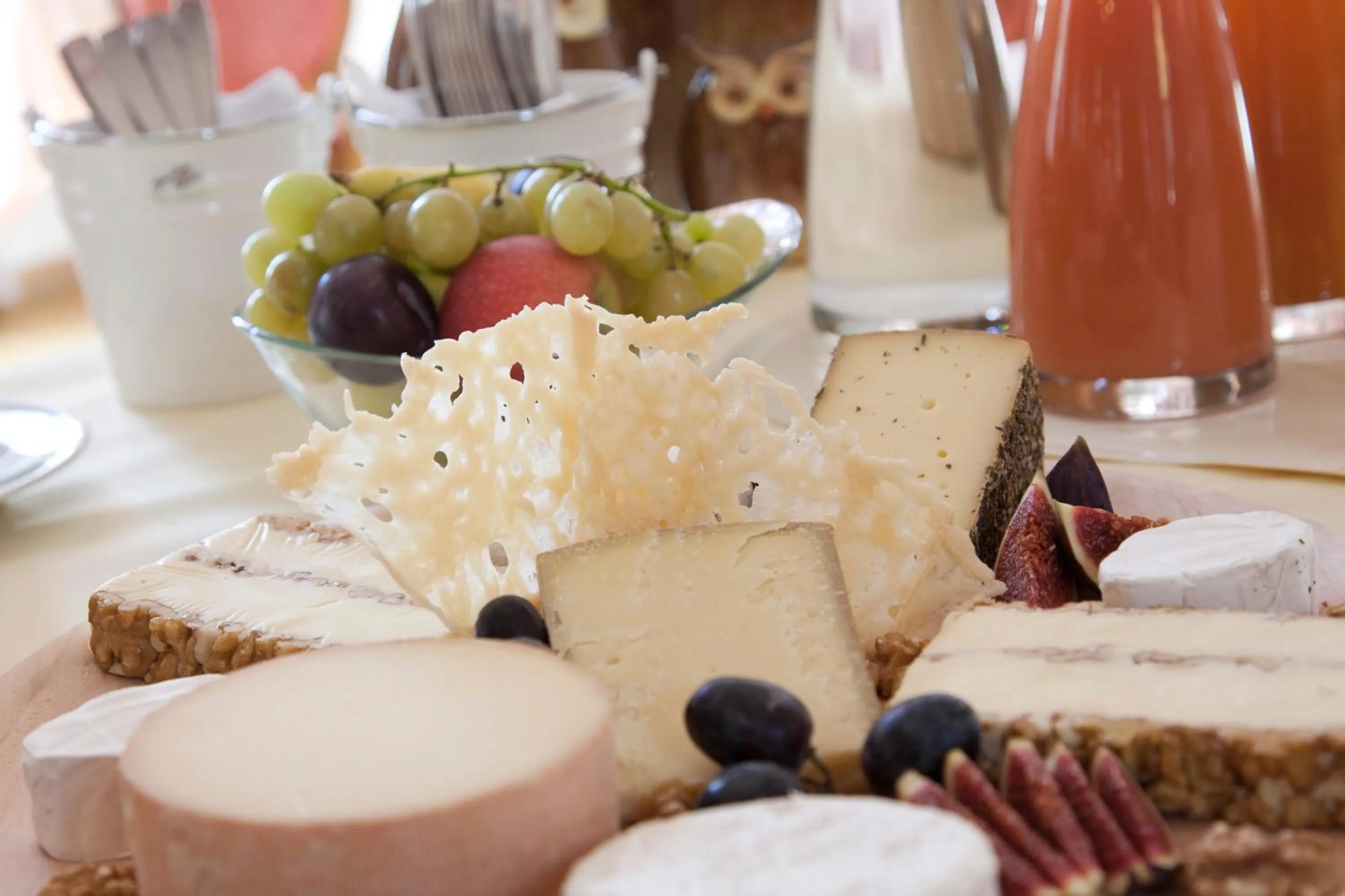 Buffet breakfast in Hotel Baer & Post Zernez