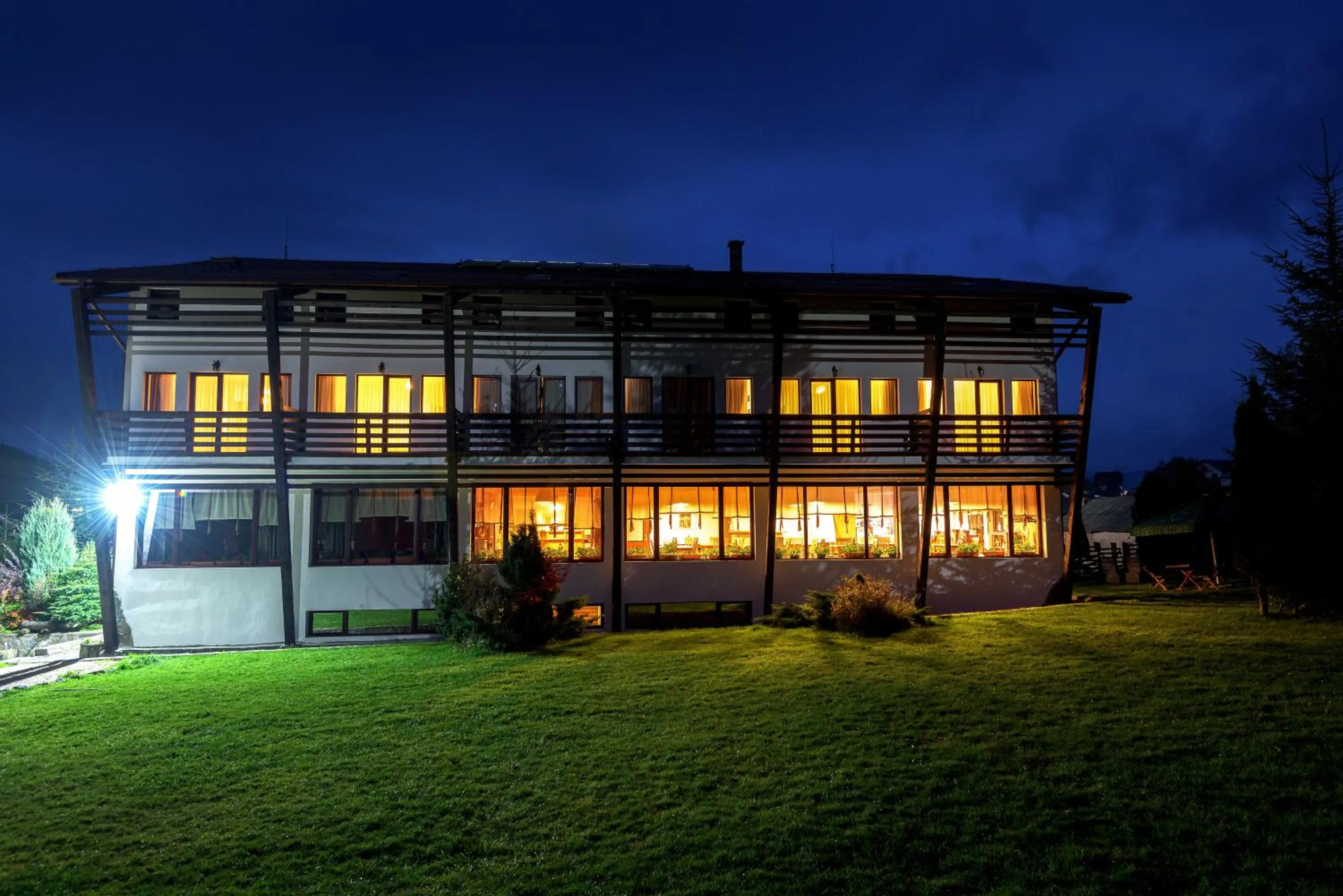 Property building in Casa Muntelui