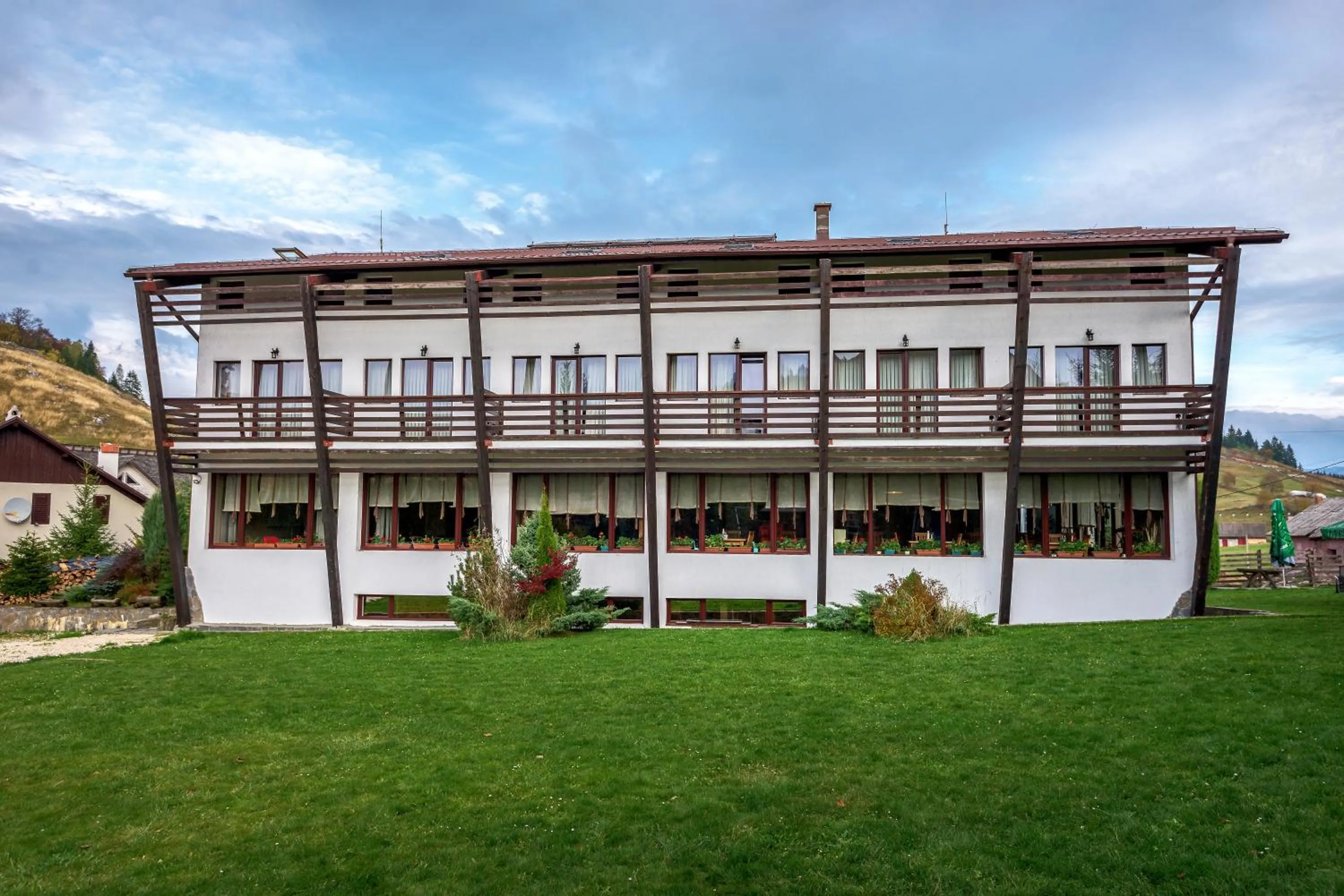 Property building in Casa Muntelui