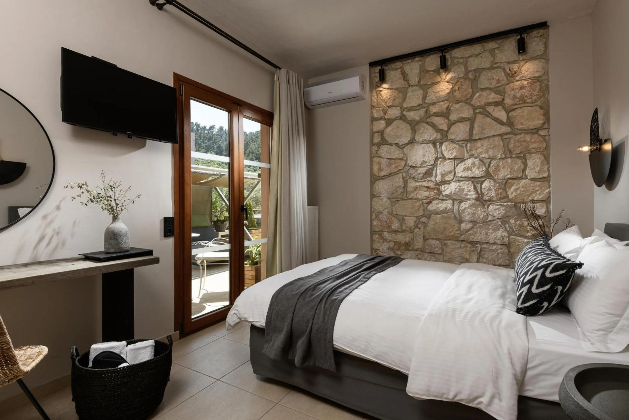Bed in Nikoleta Luxury Villa