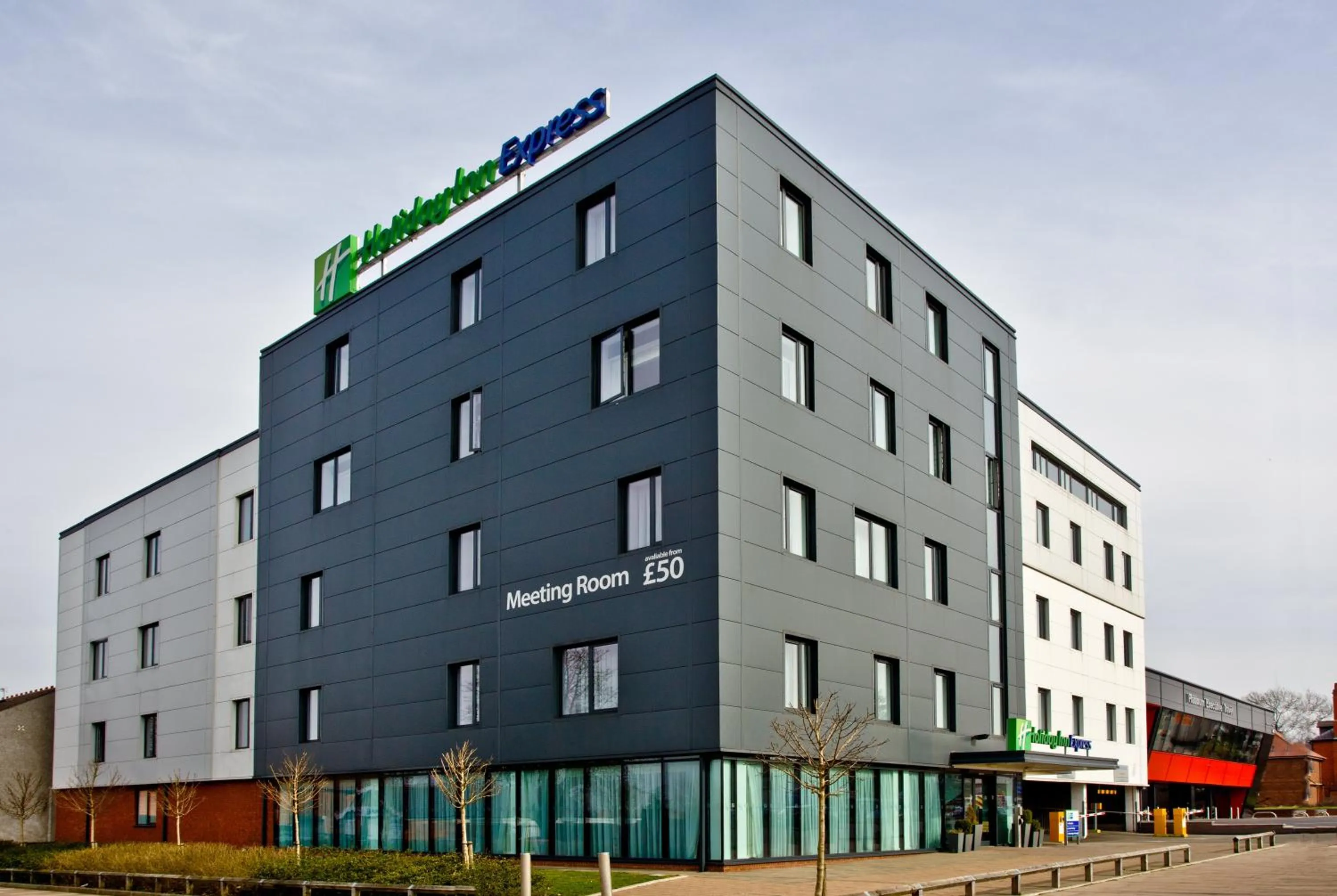 Property Building in Holiday Inn Express Birmingham-South A45