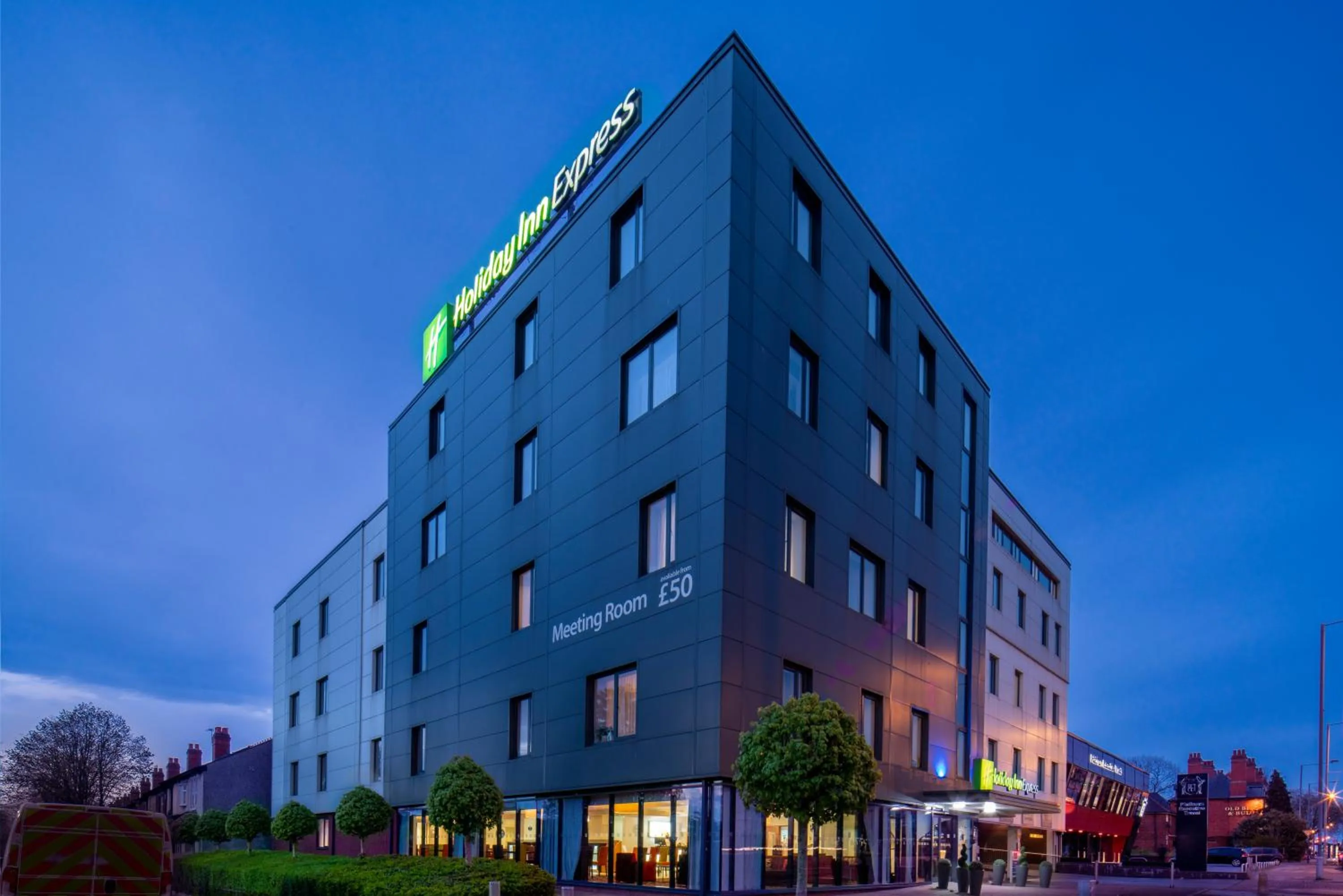 Property building in Holiday Inn Express Birmingham-South A45