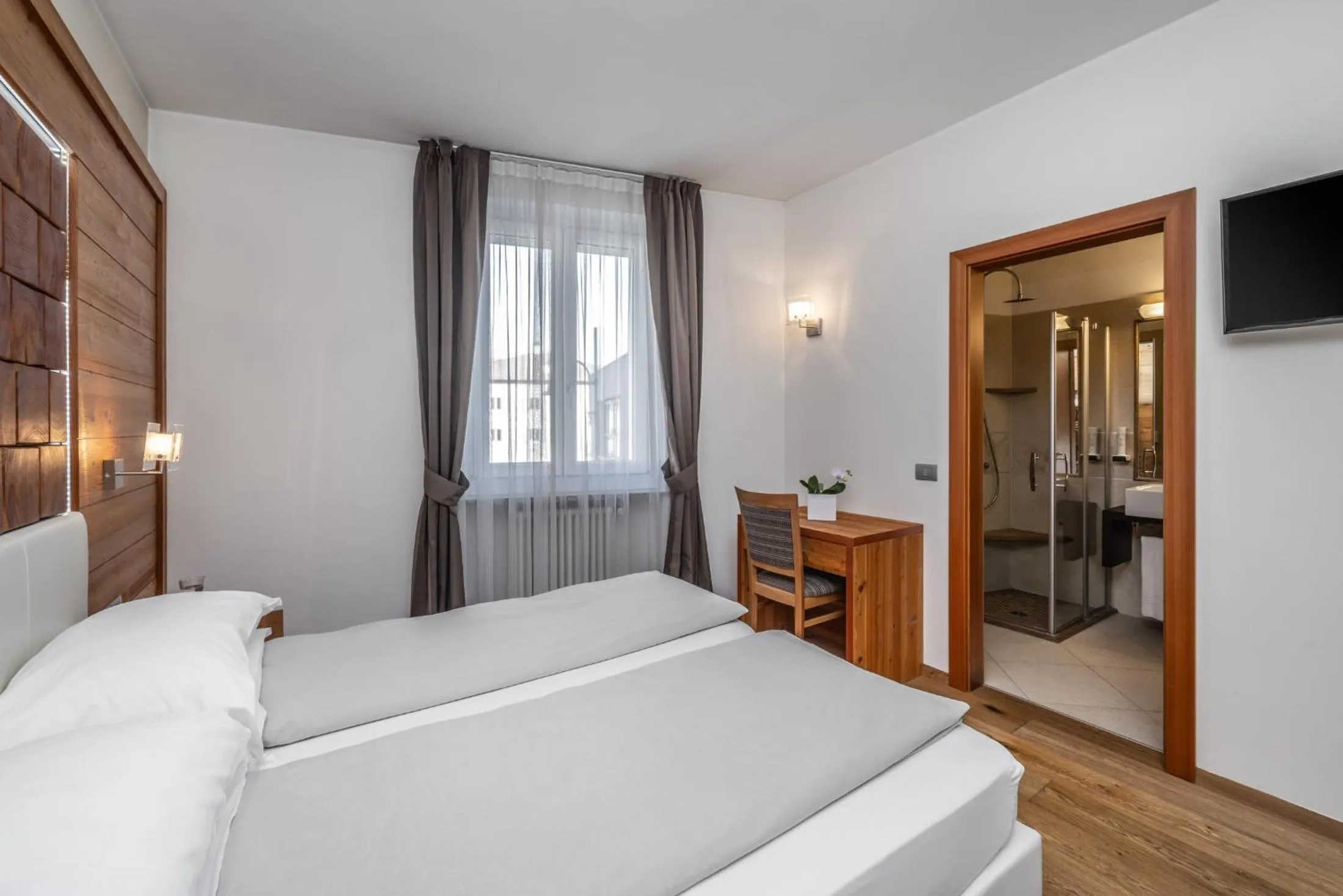 Bedroom, Bed in Albergo Tuenno