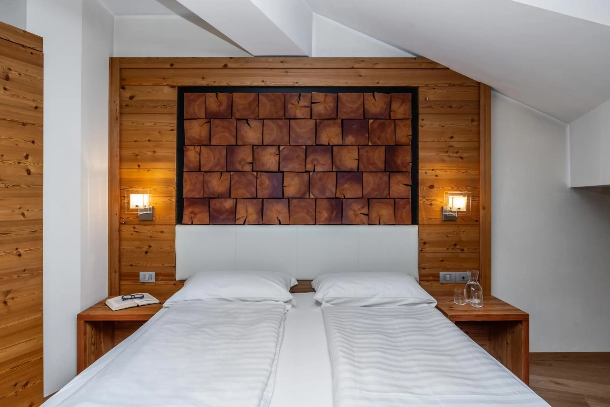 Bed in Albergo Tuenno