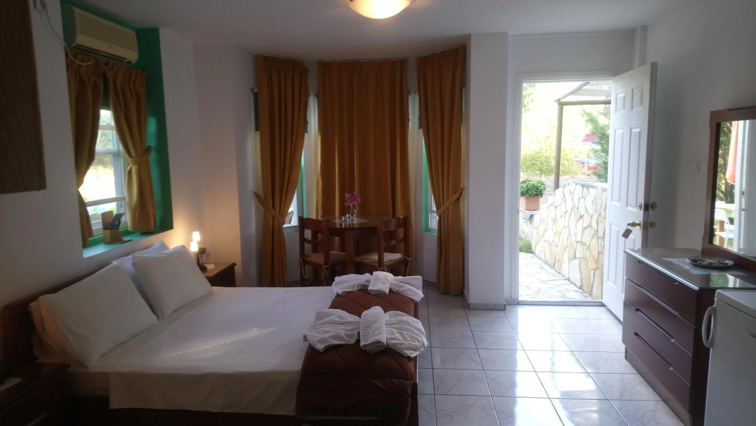 Photo of the whole room in Zest @ xi beach