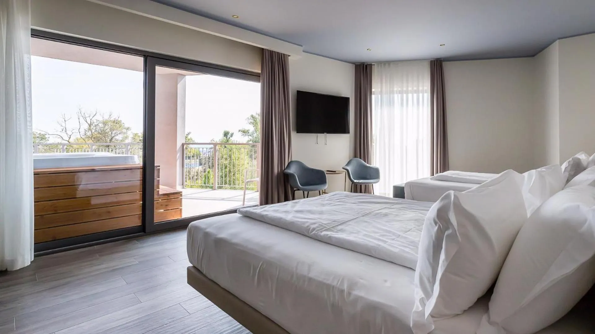 Bedroom, Bed in Mediterranee Family Hotel & Spa