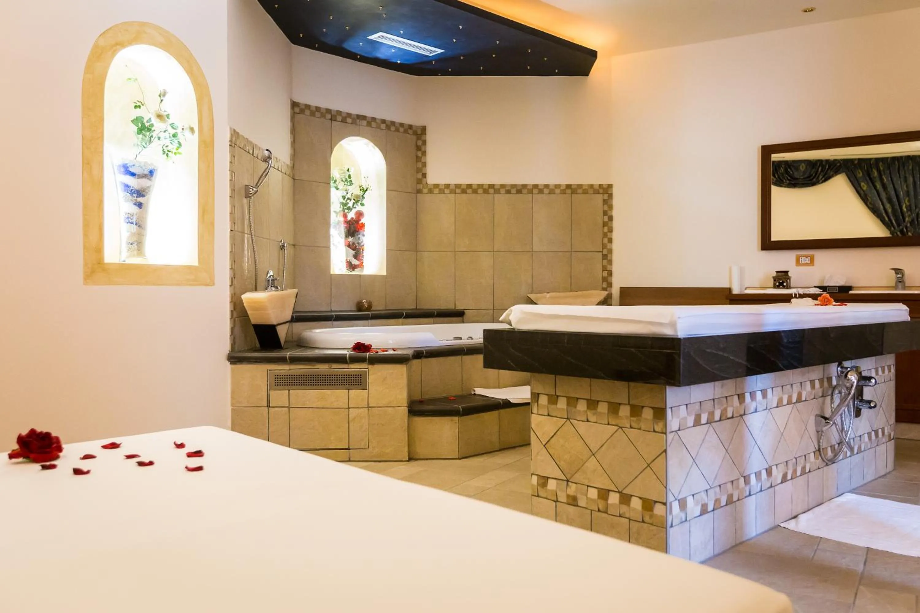 Hot Tub in Mediterranee Family Hotel & Spa