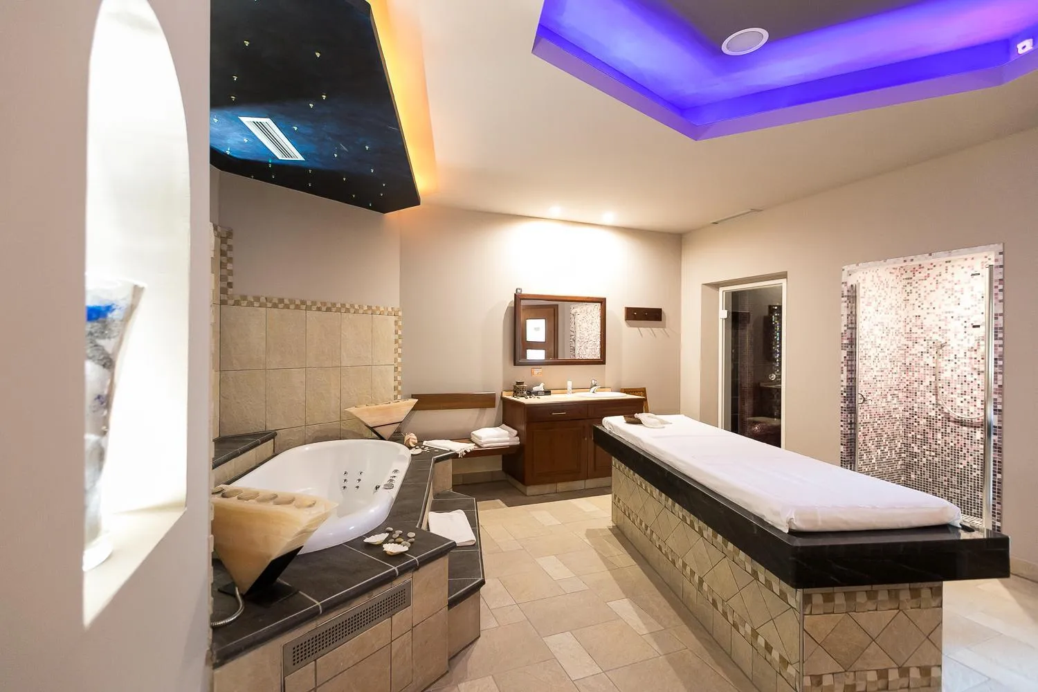 Massage, Bed in Mediterranee Family Hotel & Spa