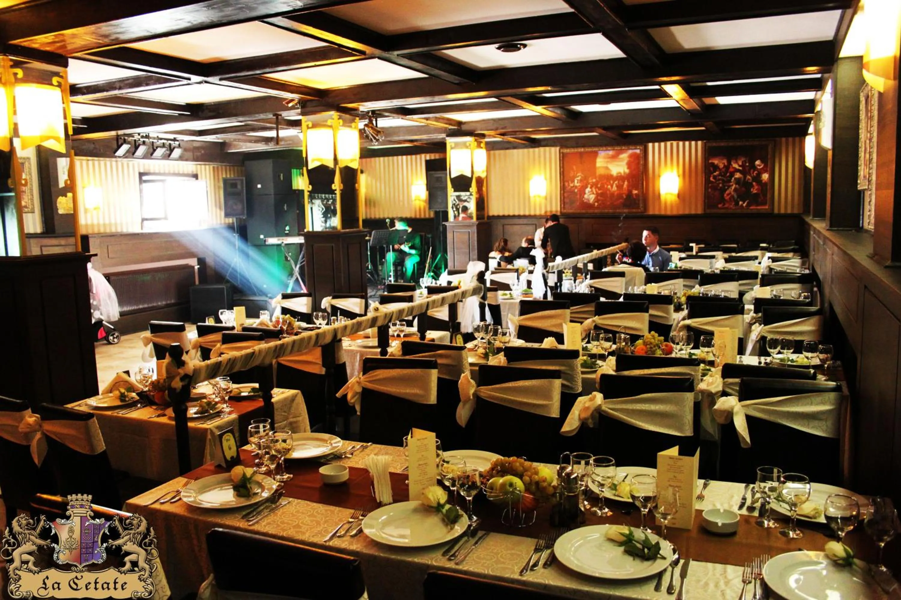 Restaurant/places to eat in Hotel LaCetate