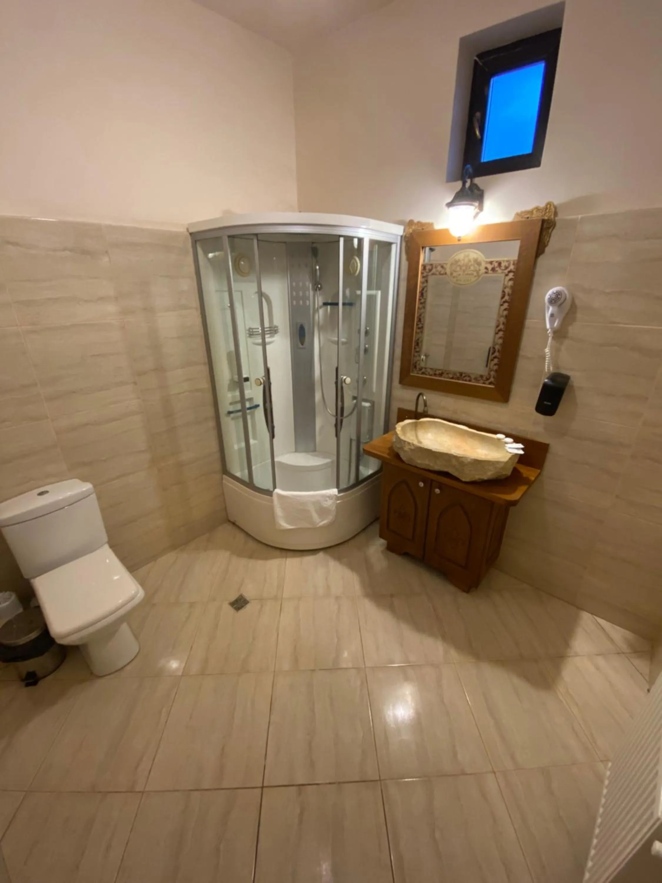 Shower in Hotel LaCetate