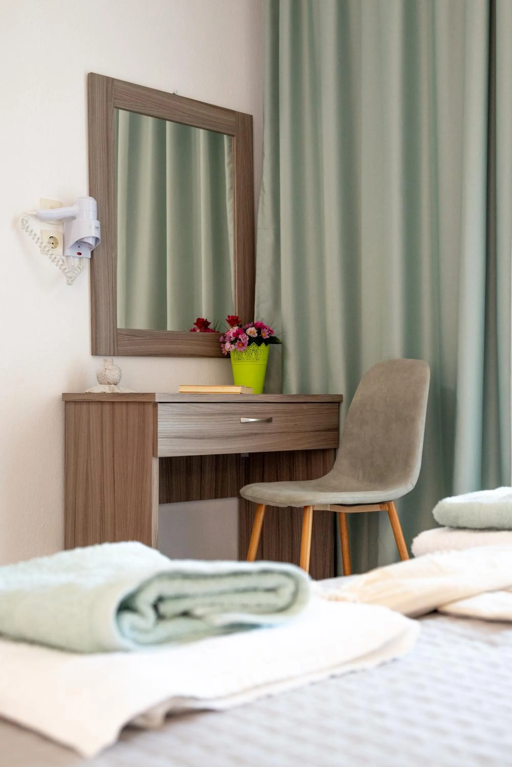 Photo of the whole room in House Elena