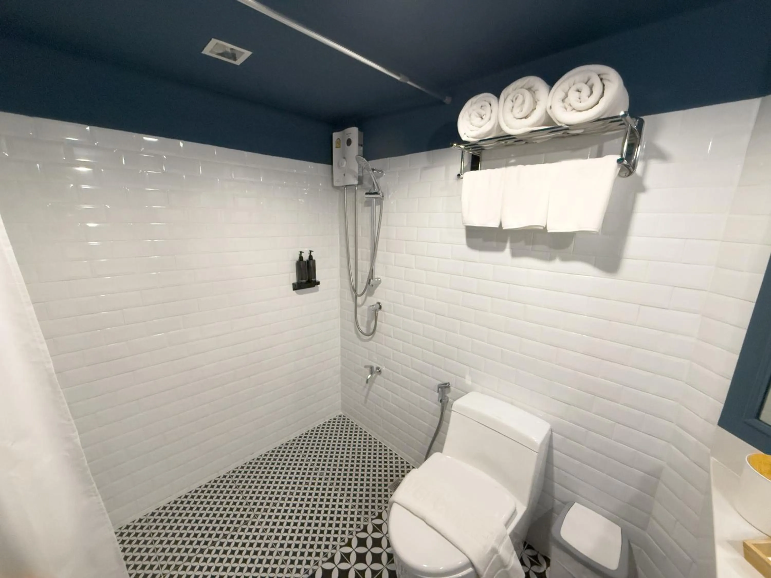 Shower in Regent Ramkhamhaeng 22