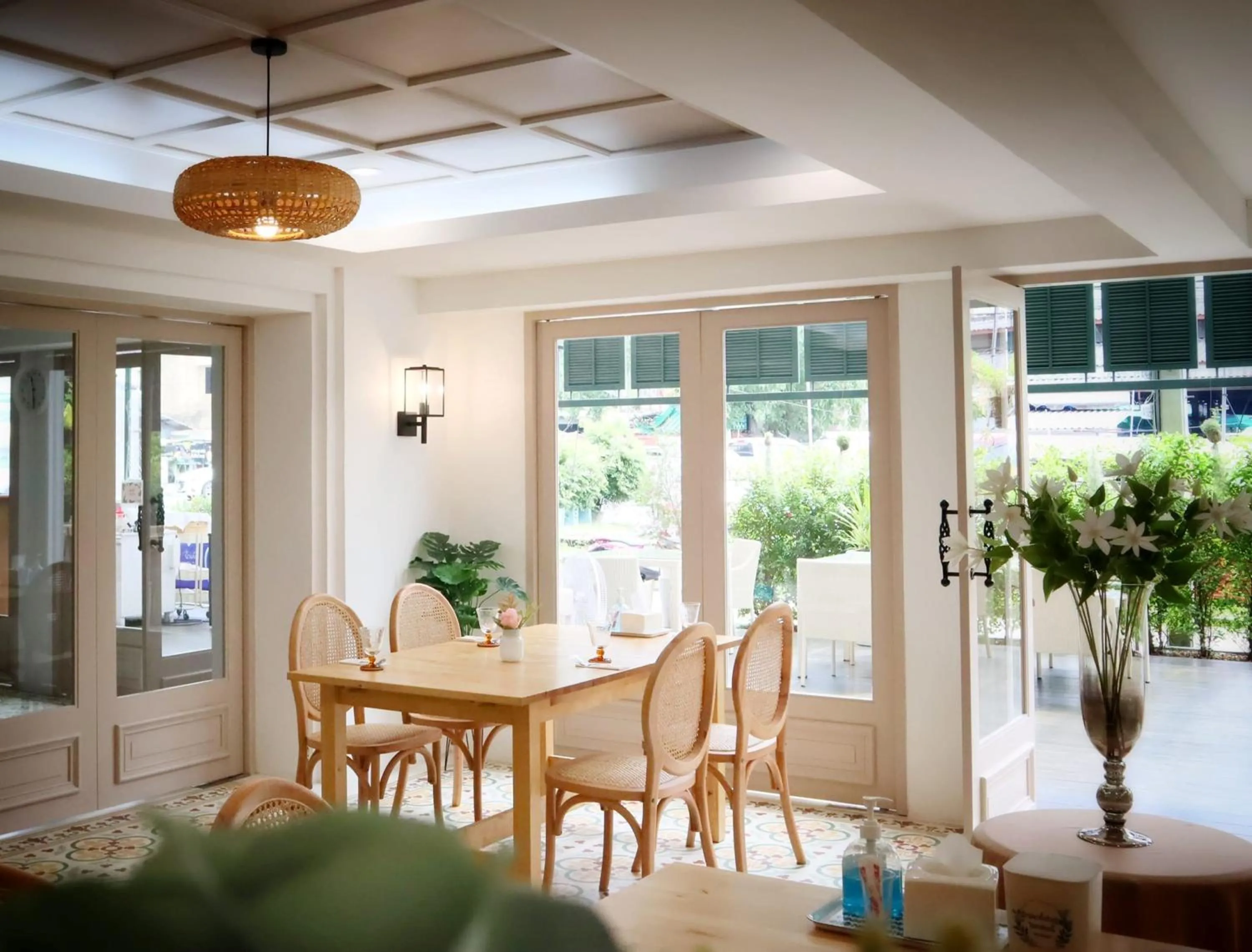 Seating area in Regent Ramkhamhaeng 22