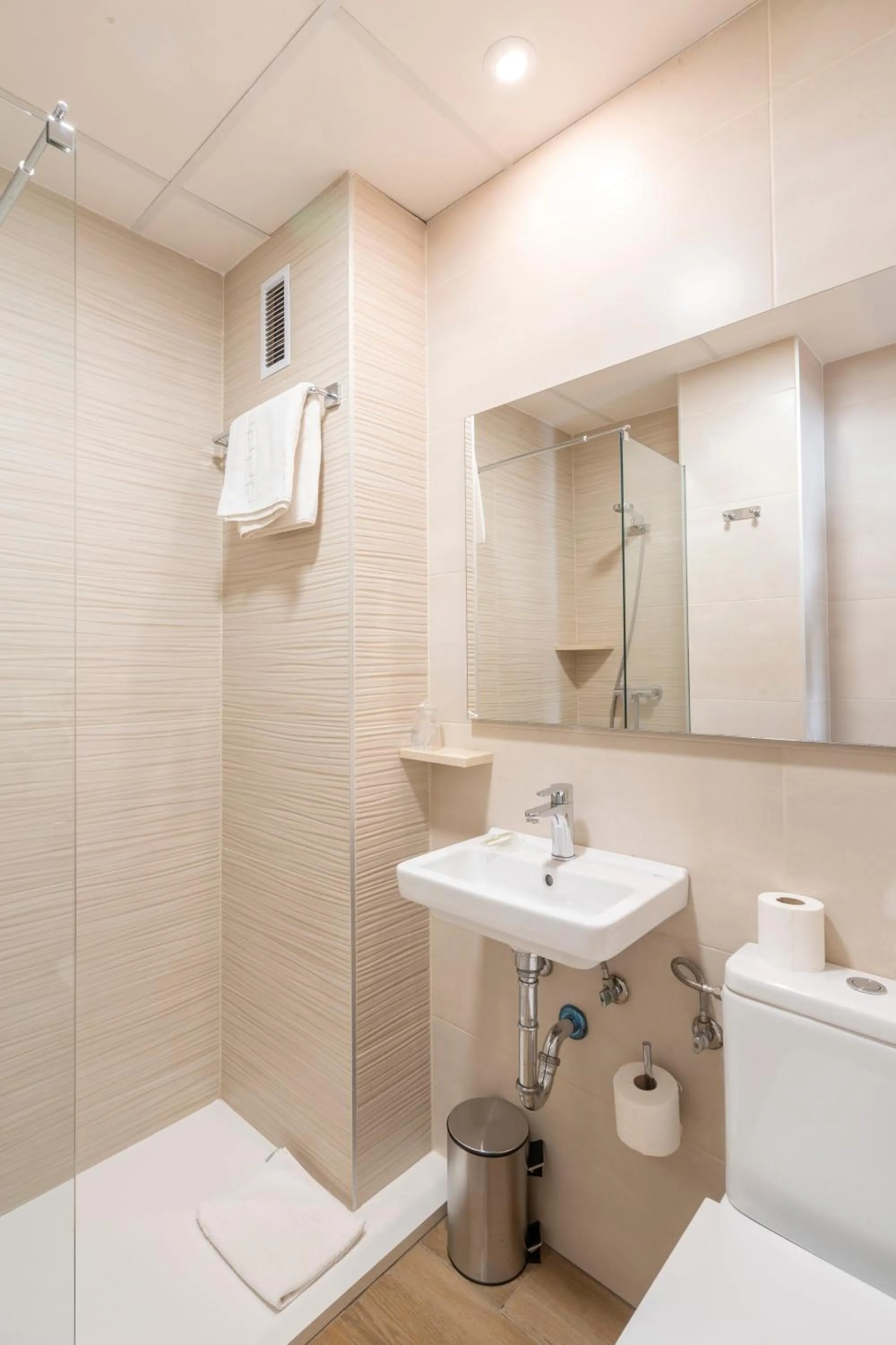 Shower in Hostal Pensimar