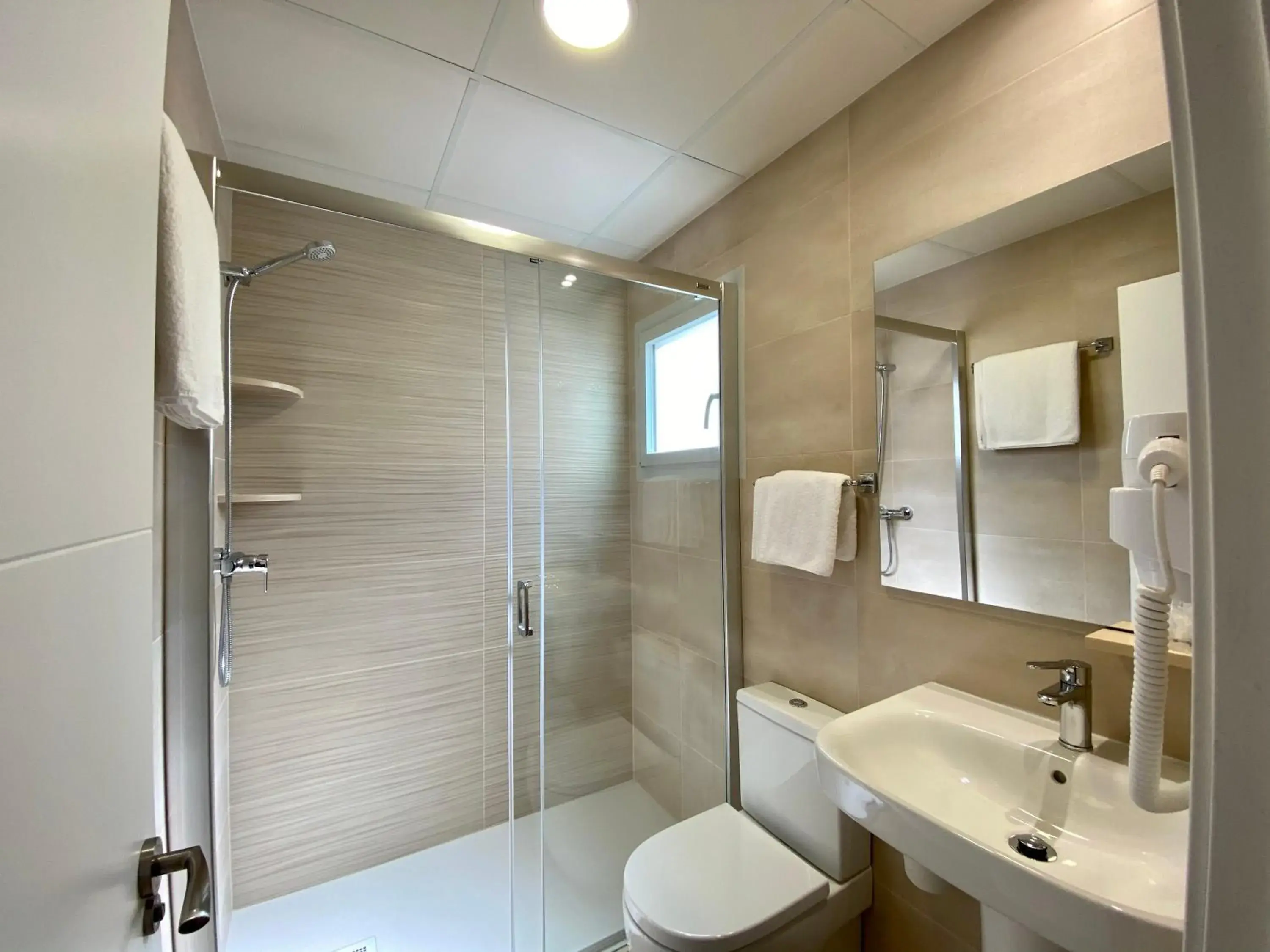 Twin Room in Hostal Pensimar Twin Room in Hostal Pensimar