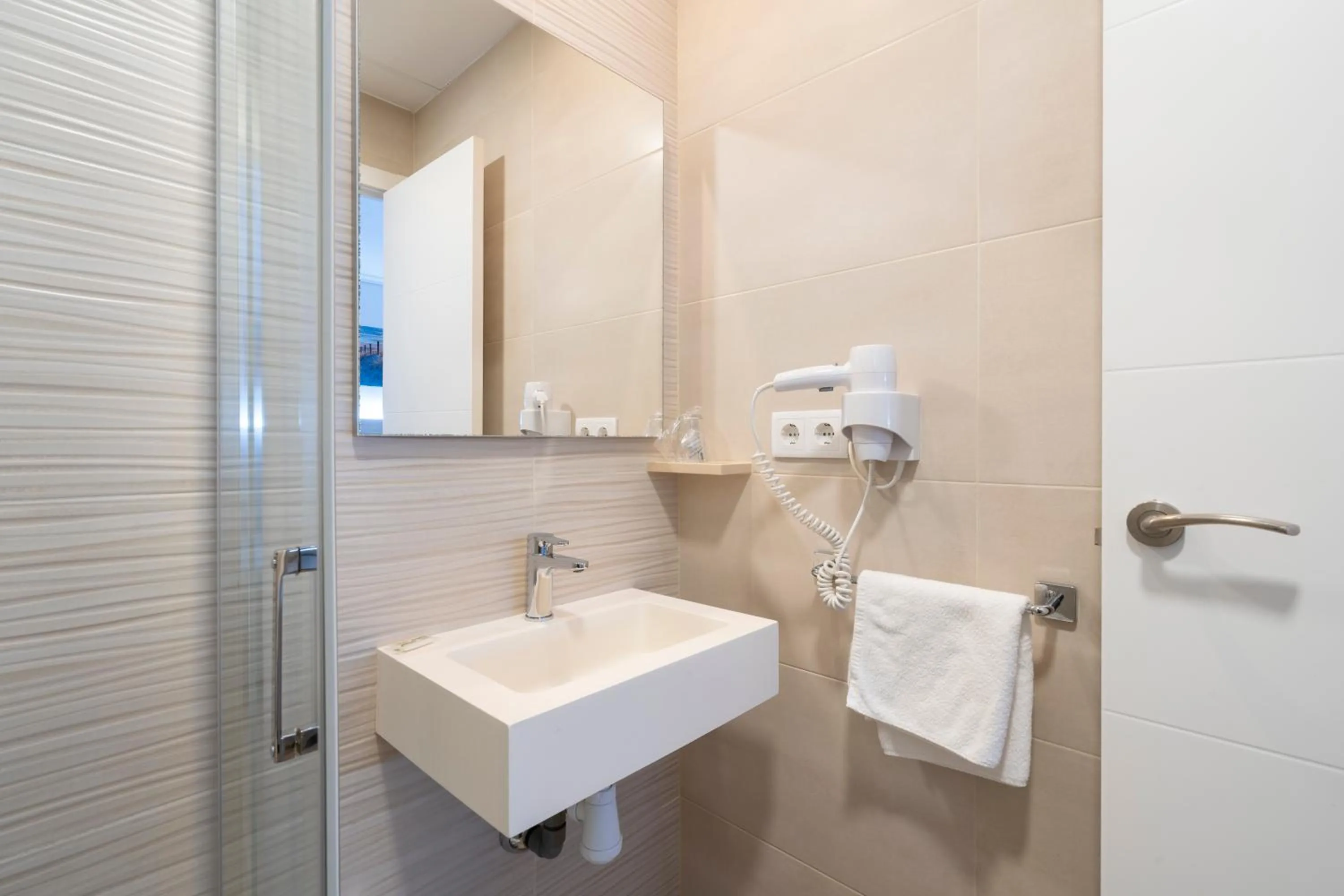 Shower in Hostal Pensimar