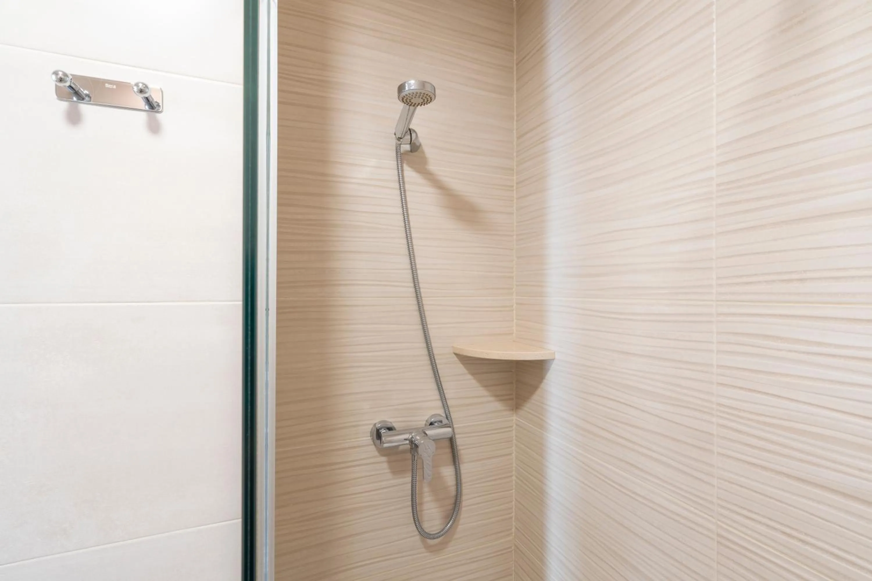 Shower in Hostal Pensimar