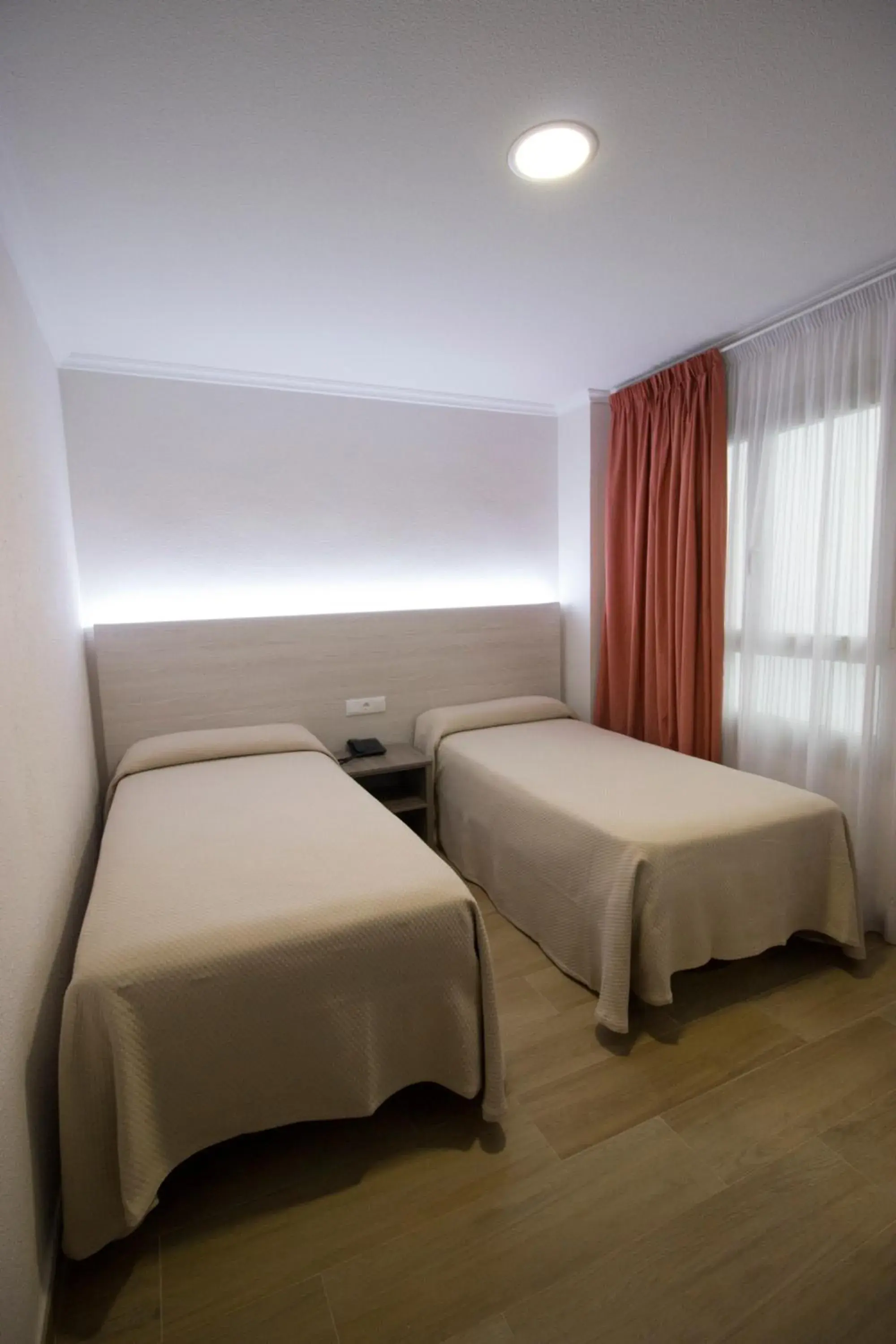 Deluxe Twin Room in Hostal Pensimar Deluxe Twin Room in Hostal Pensimar