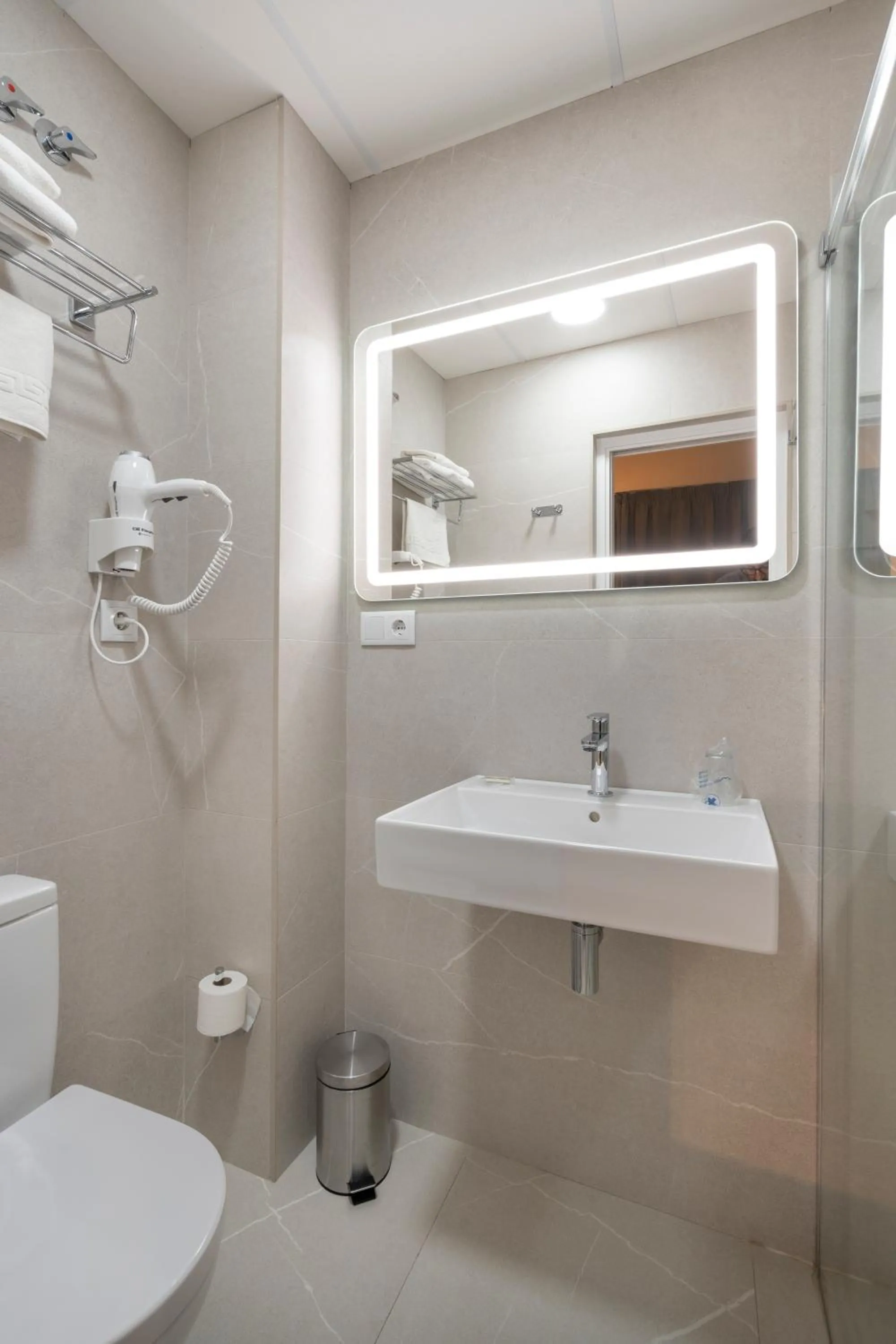 Shower in Hostal Pensimar