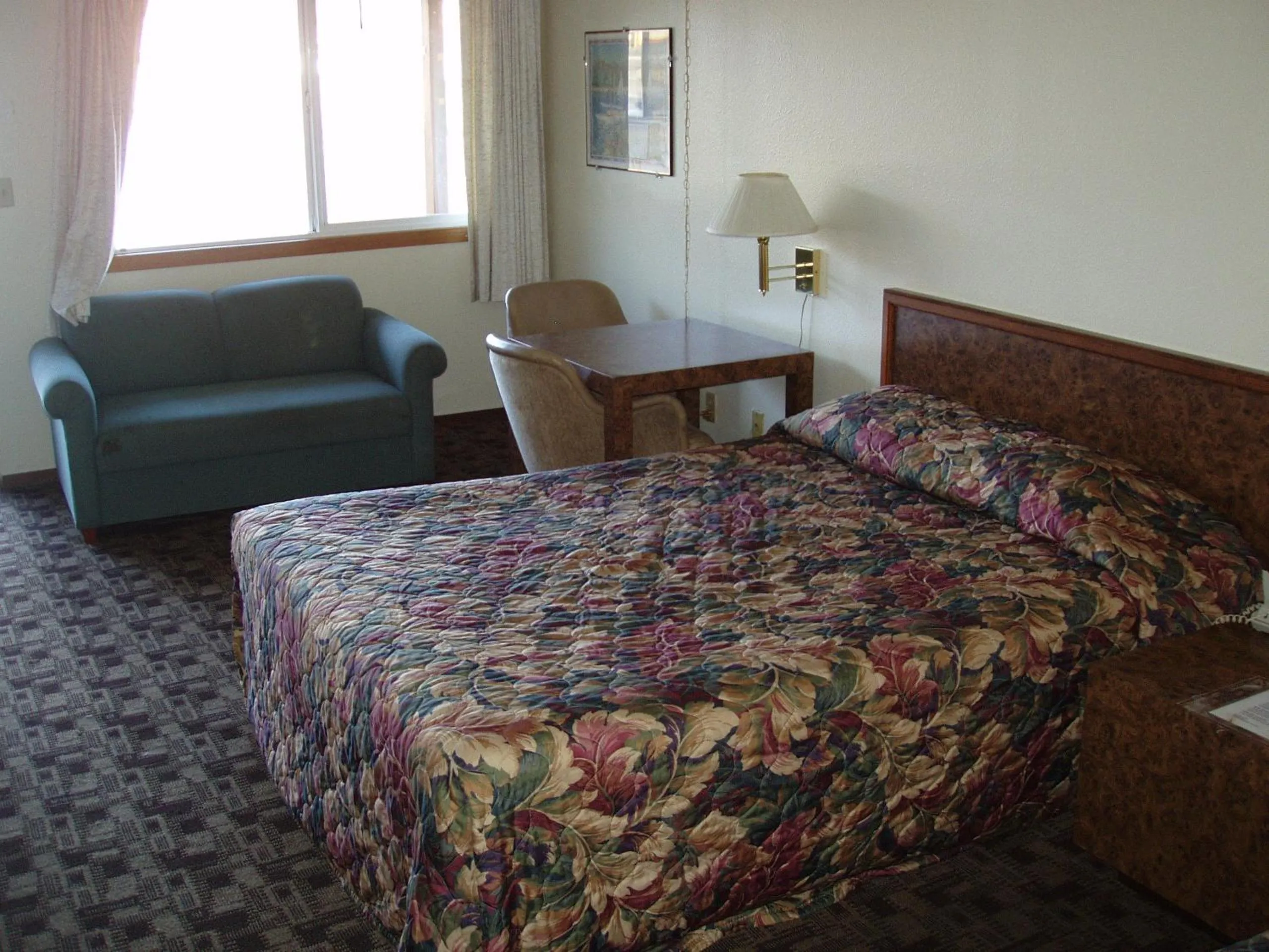 Bed in Towne and Country Motel