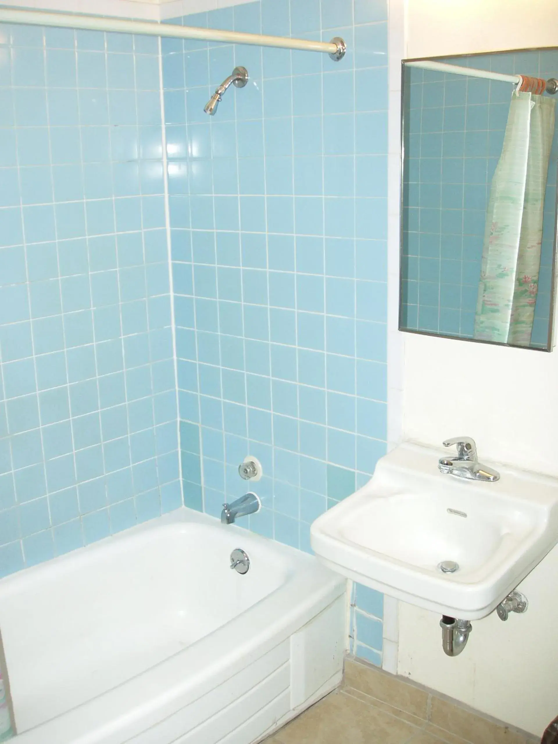 Queen Room with Two Queen Beds - Non-Smoking in Towne and Country Motel Queen Room with Two Queen Beds - Non-Smoking in Towne and Country Motel