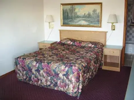 Queen Room - Non-Smoking in Towne and Country Motel Queen Room - Non-Smoking in Towne and Country Motel