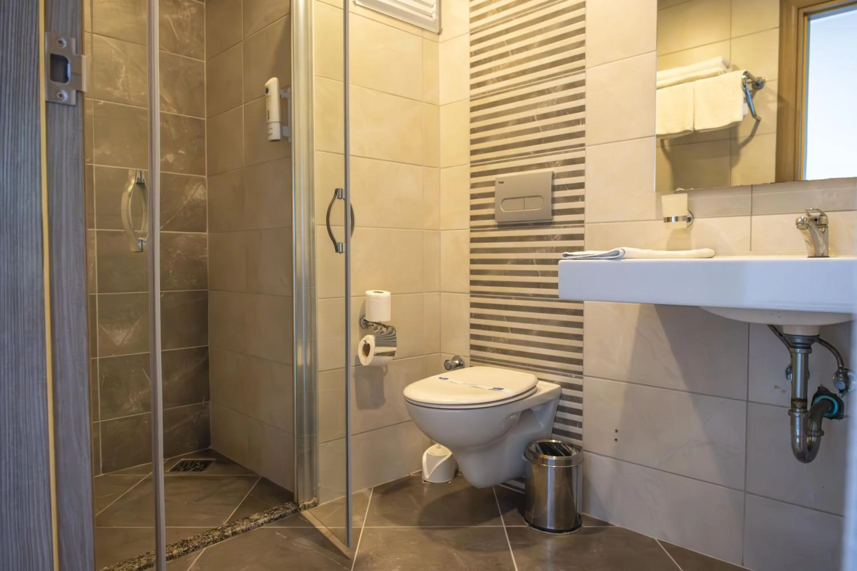 Bathroom in Acar Hotel