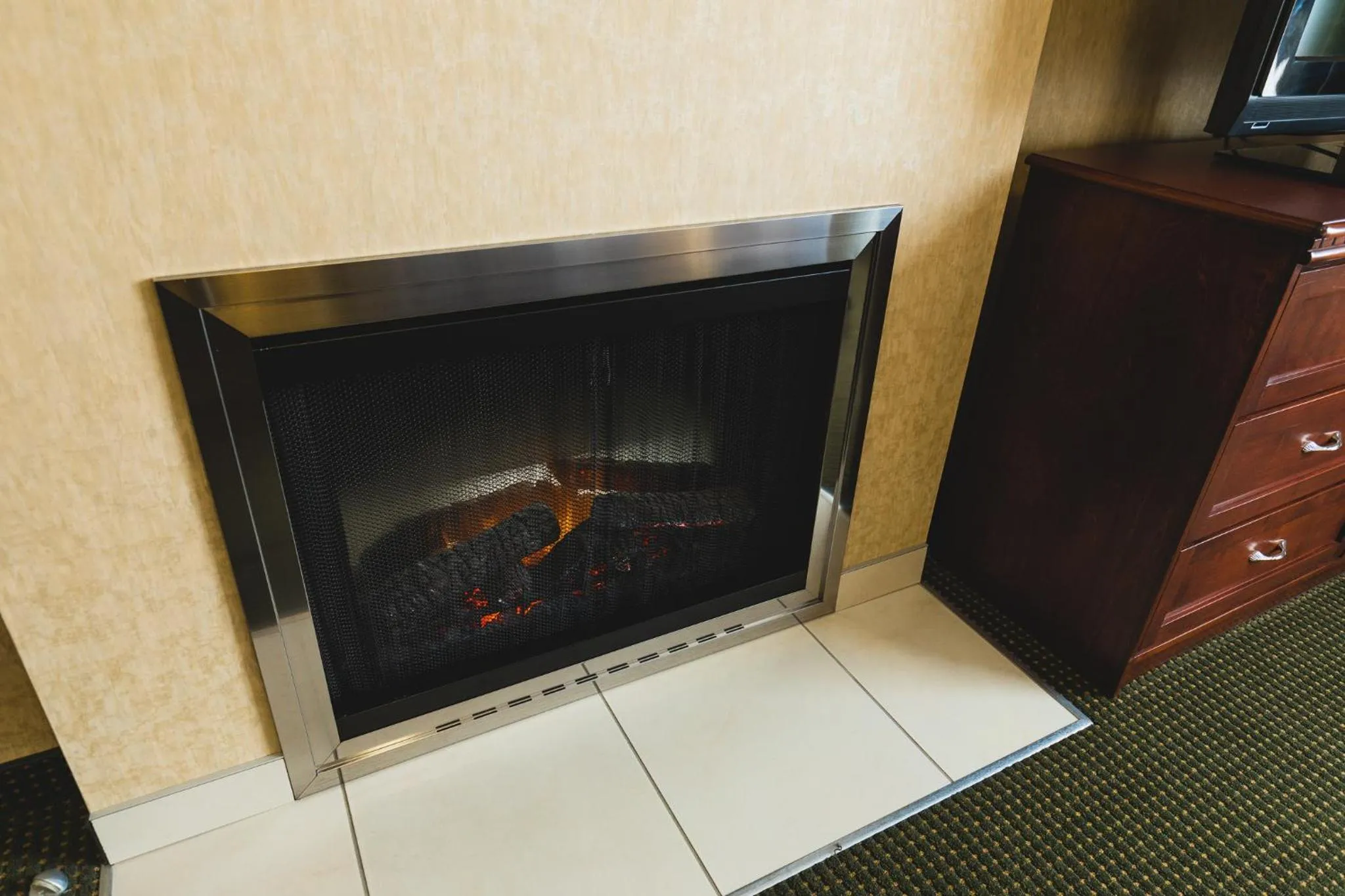 Guests in Redwood Inn & Suites