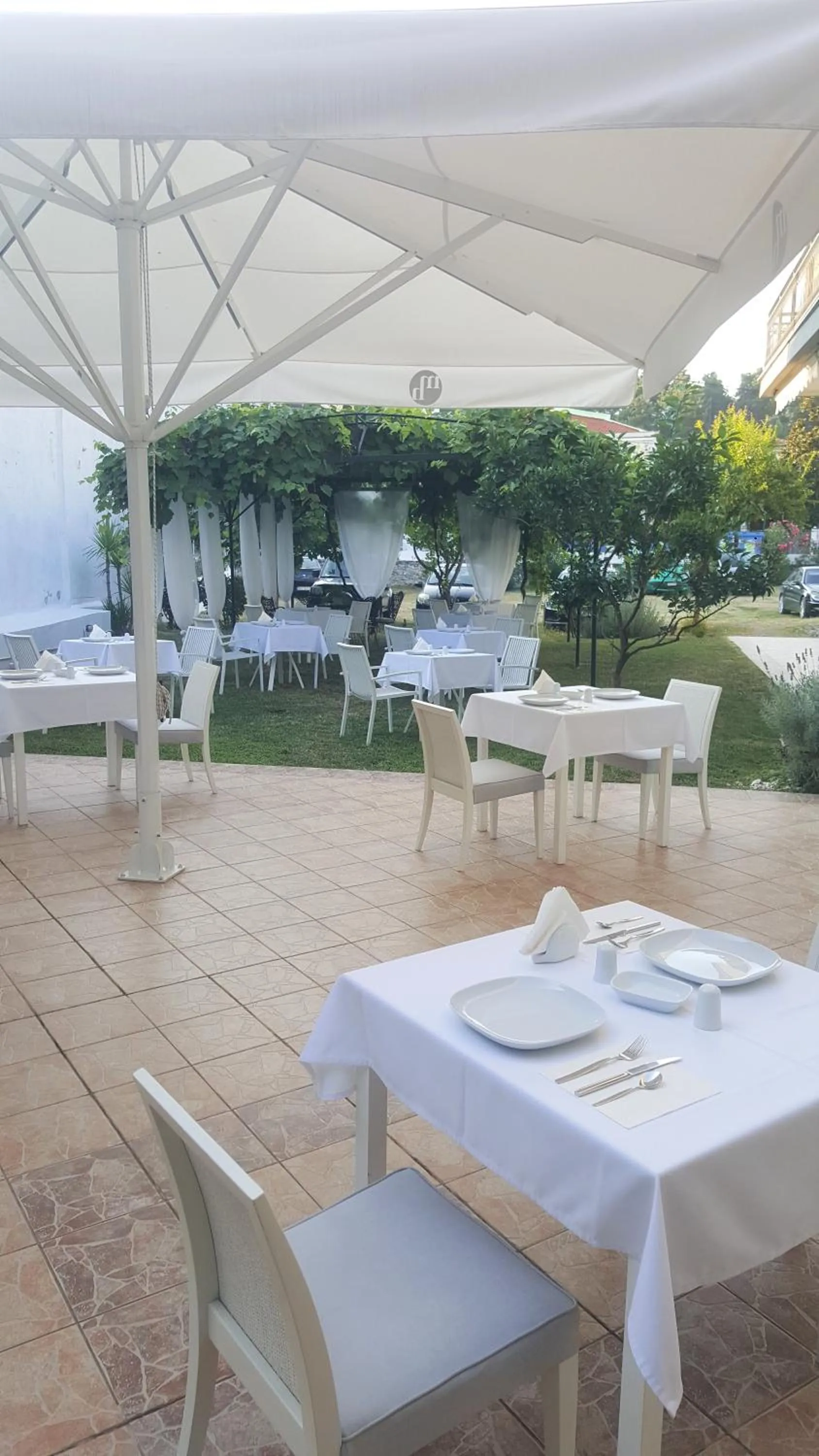 Restaurant/places to eat in Mary Hotel