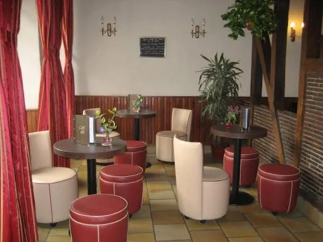 Lounge or bar in Logis Hotel Restaurant Le Cheval Blanc