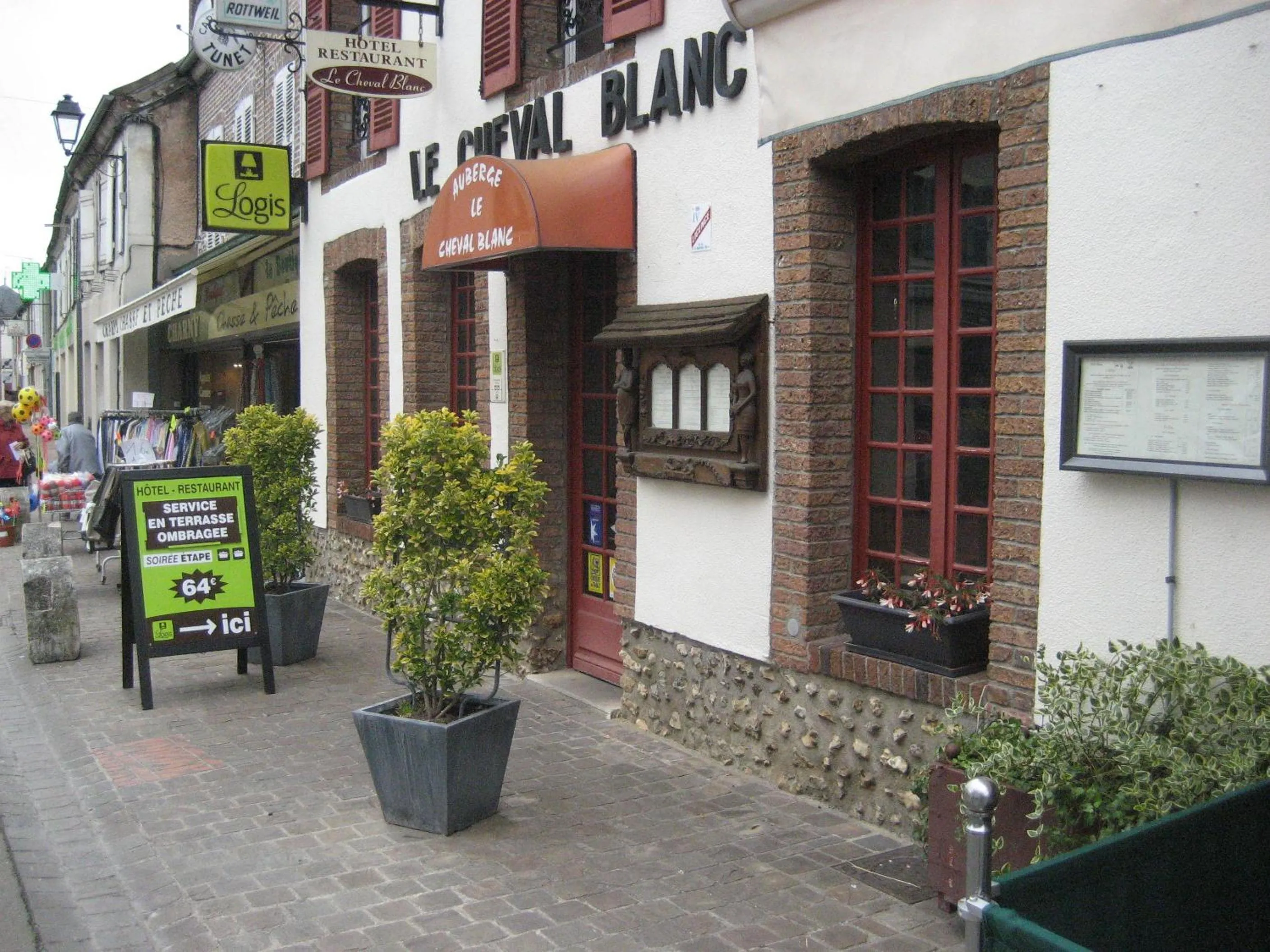 Logis Hotel Restaurant Le Cheval Blanc