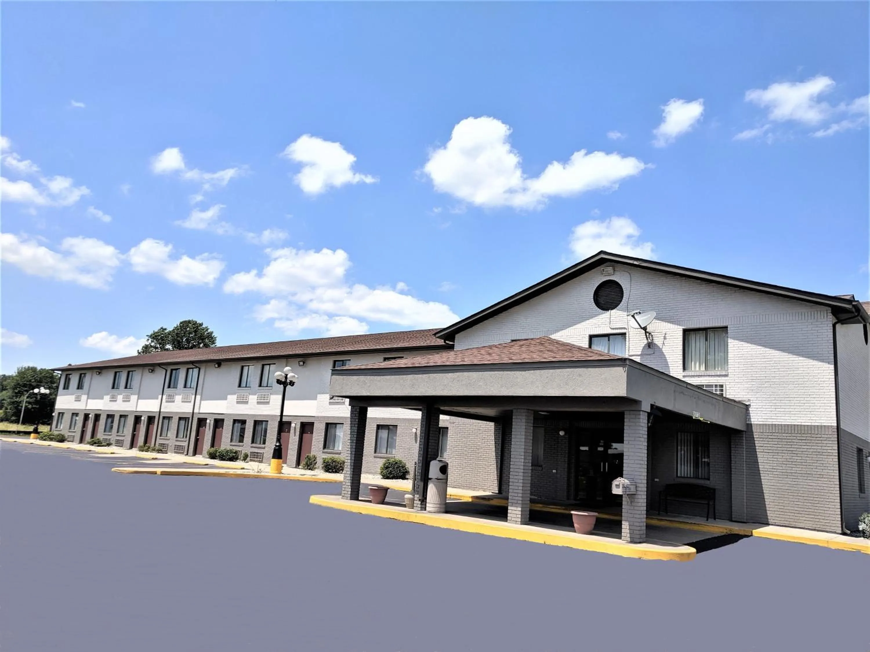 Property building in Americas Best Value Inn West Frankfort