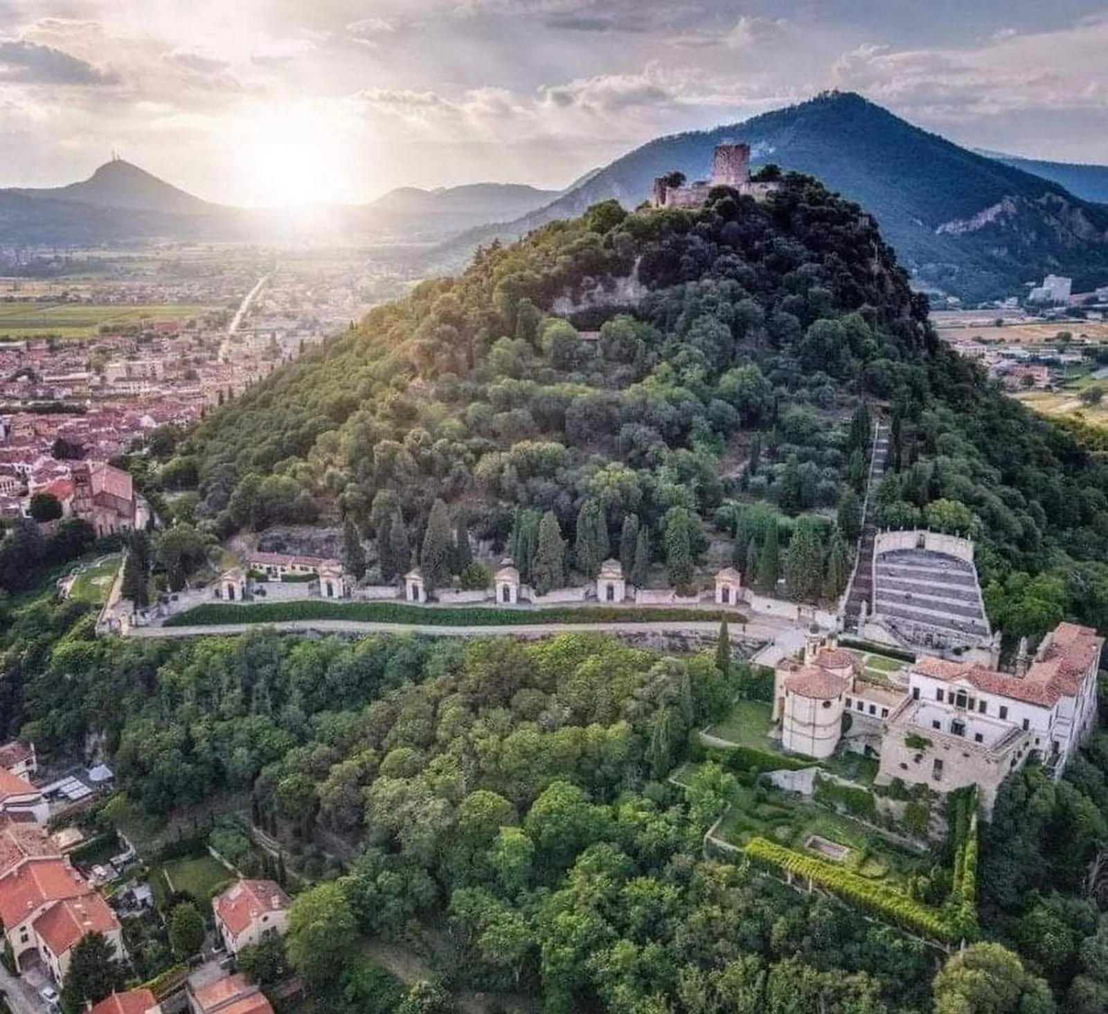 Nearby landmark in Hotel La Selce