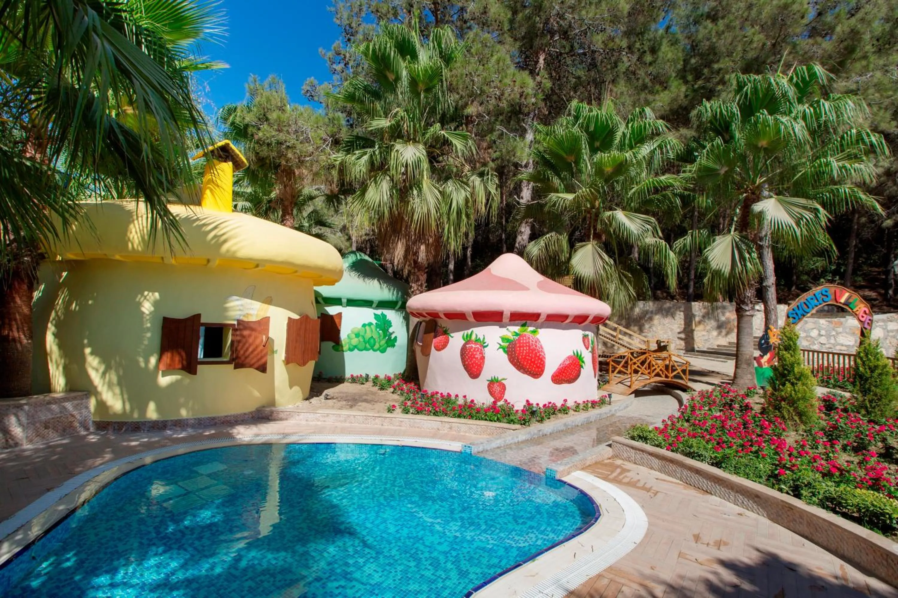Swimming pool in Miarosa İncekum Beach