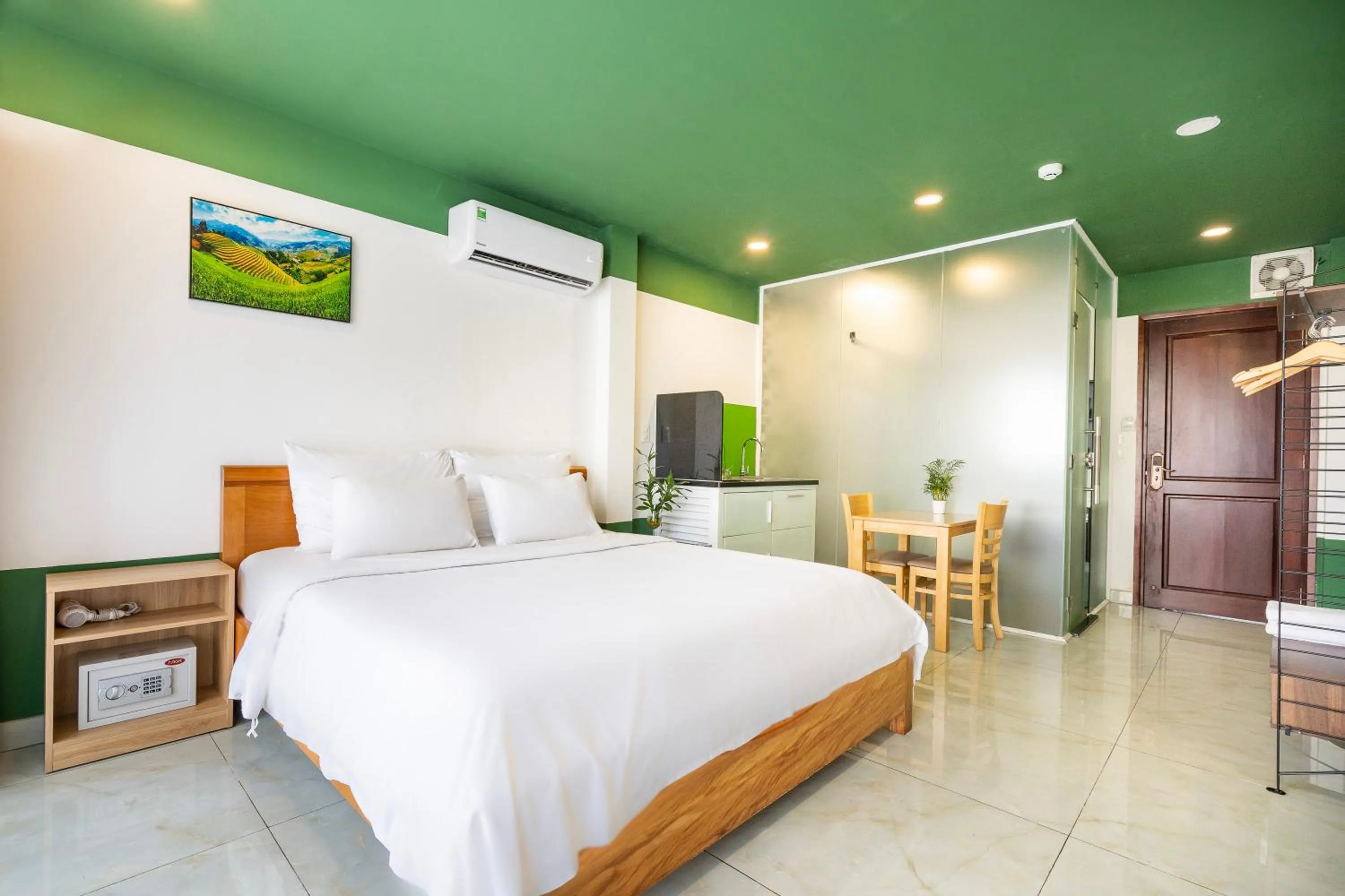 Photo of the whole room, Bed in Gemini Saigon CENTER - New & Quiet near Bui Vien Walking Street