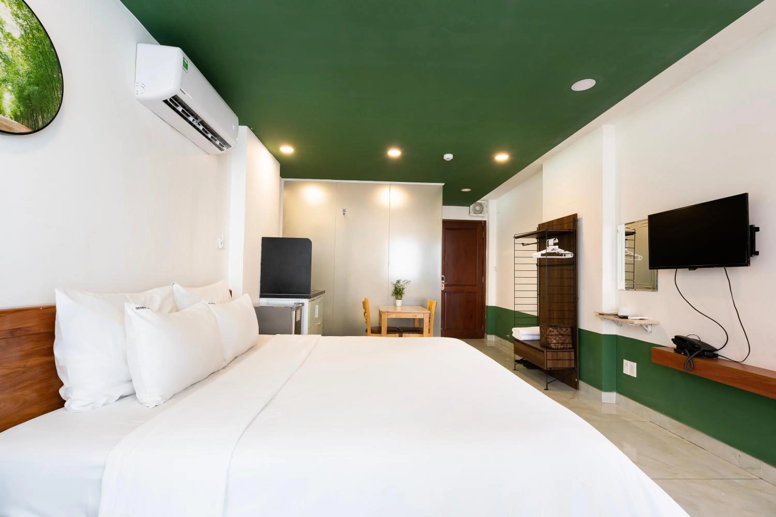 Bed in Gemini Saigon CENTER - New & Quiet near Bui Vien Walking Street