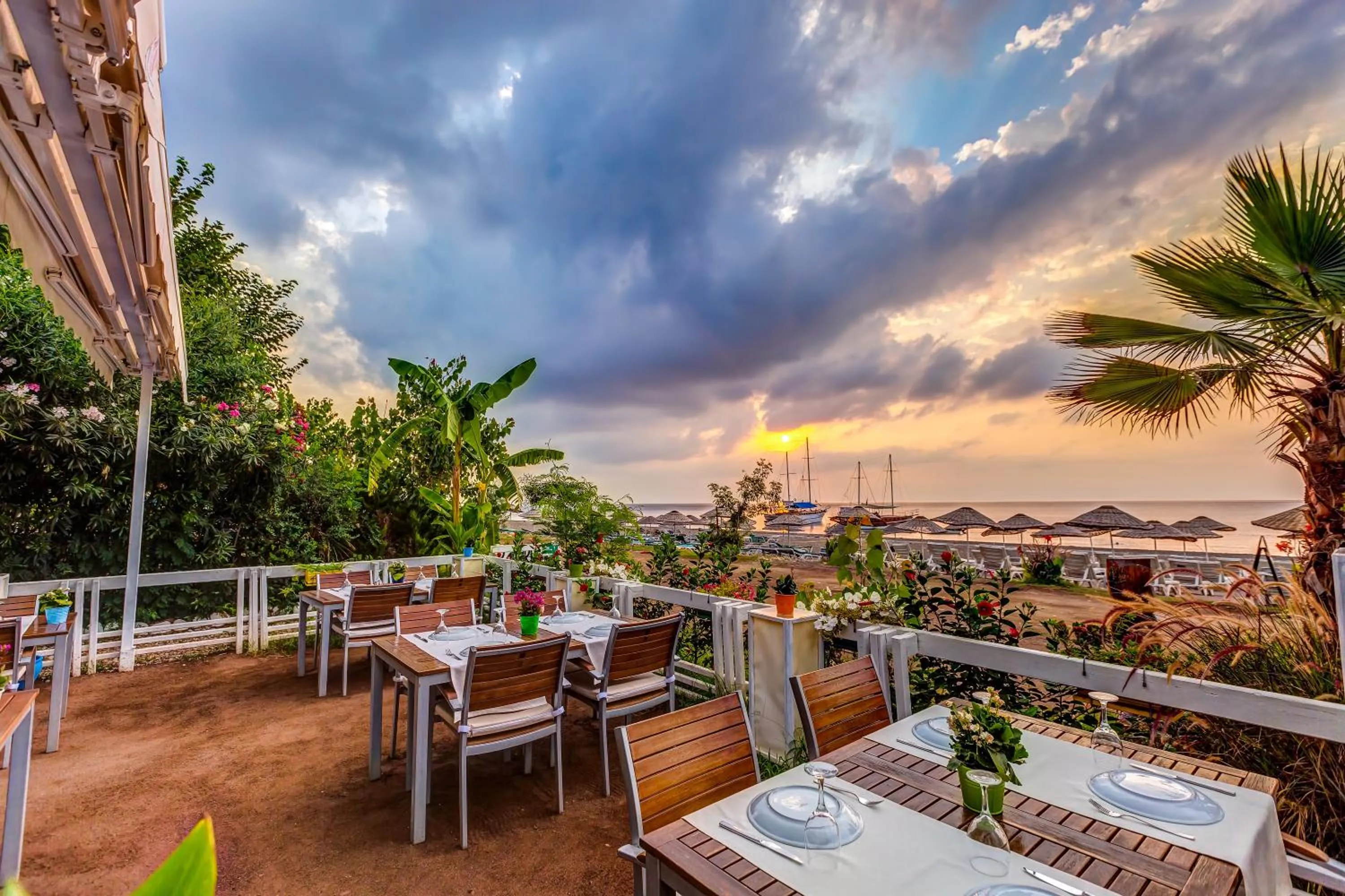 Restaurant/places to eat in Villa Lukka