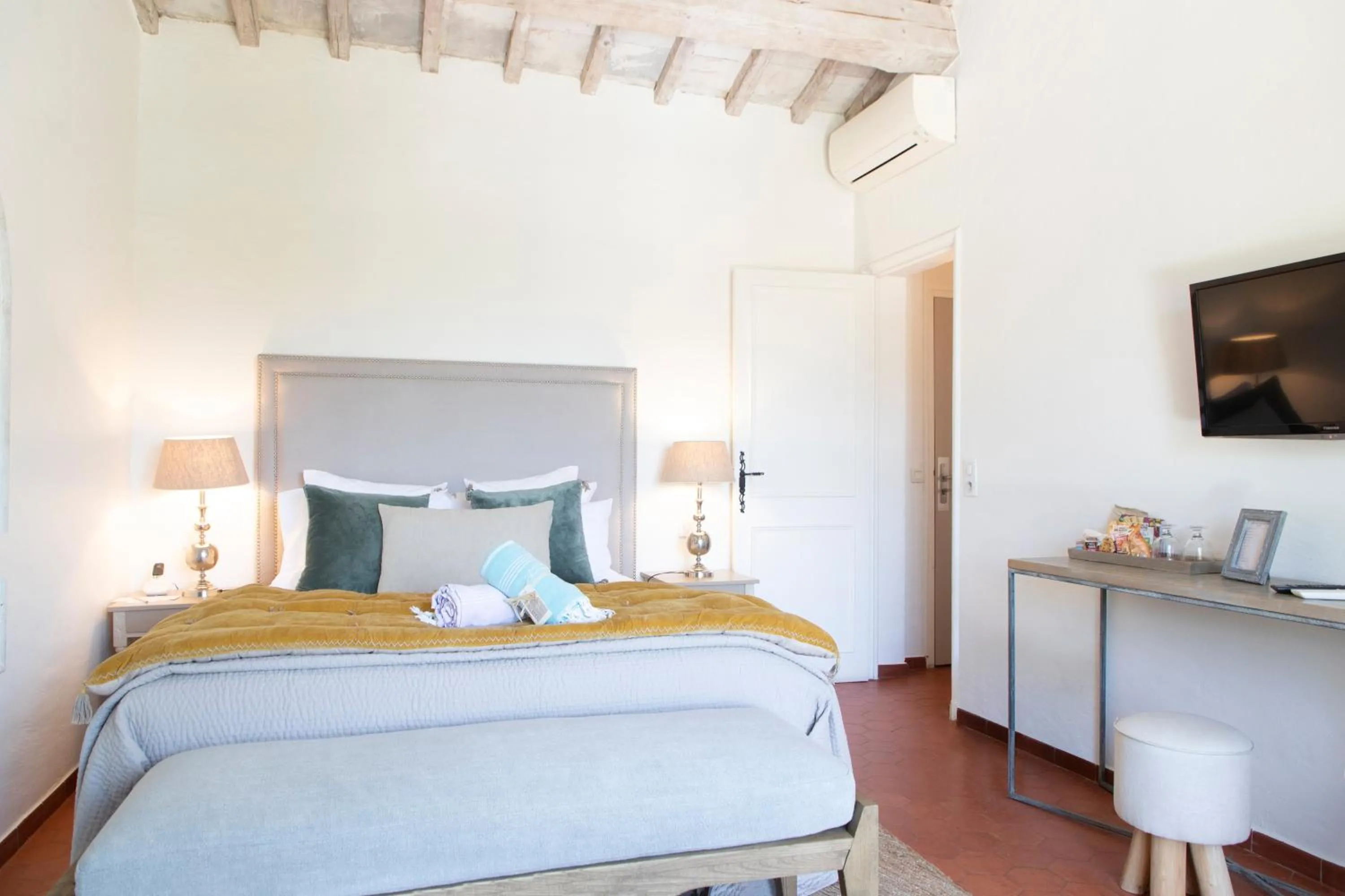 Photo of the whole room, Bed in La Bastide d'Antoine