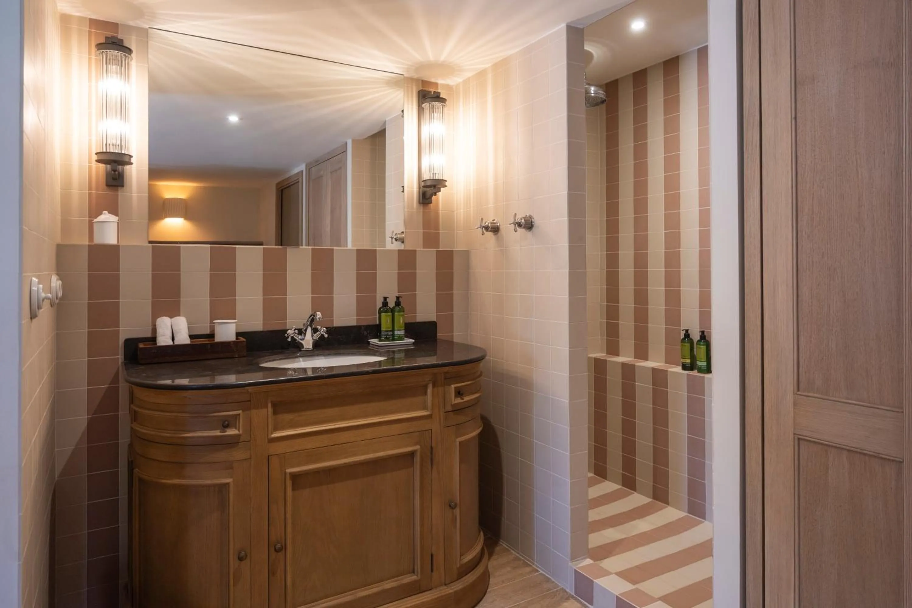 Shower in La Bastide d'Antoine