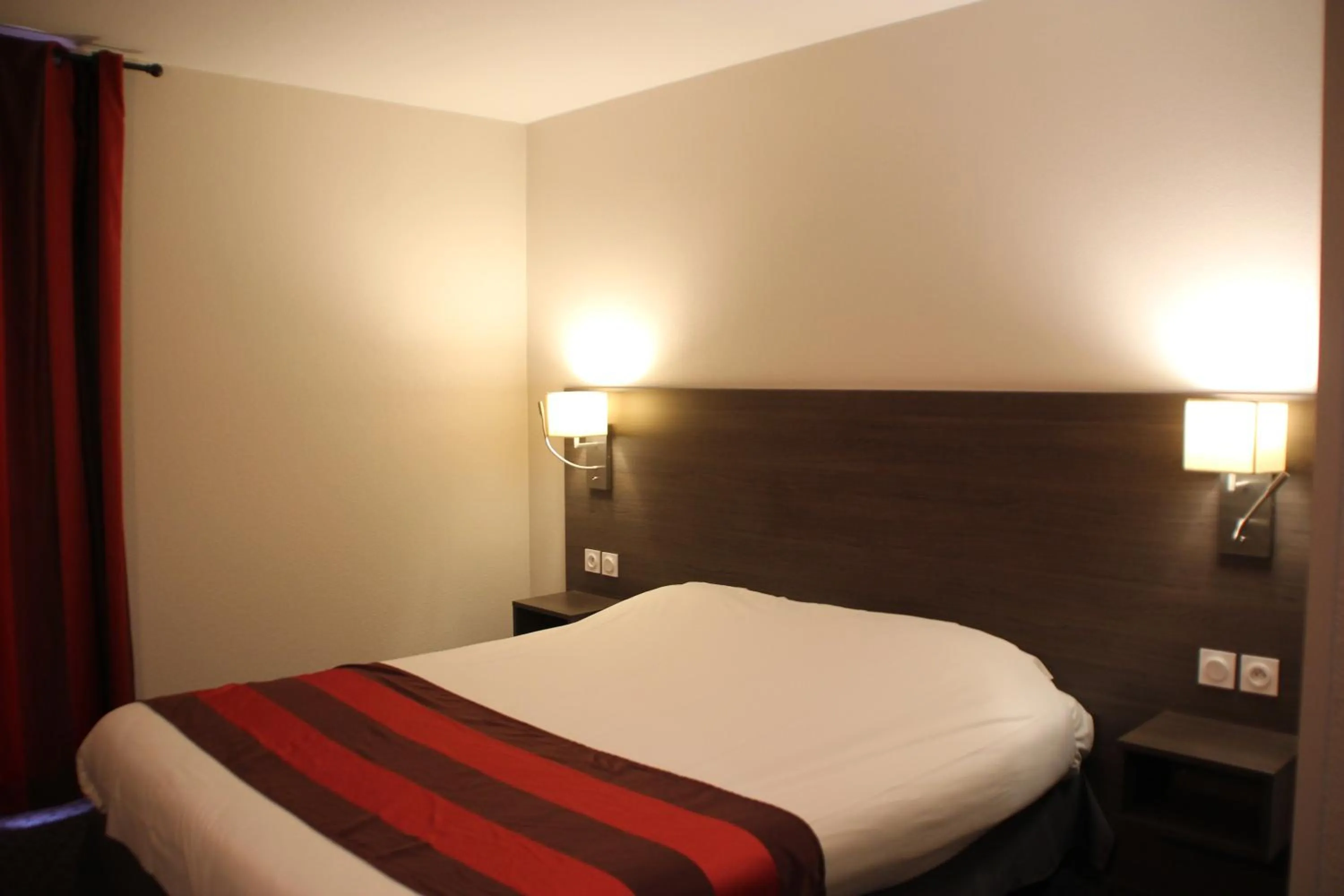 Bed in The Originals City, Hôtel Le Louisiane, Belfort Sud